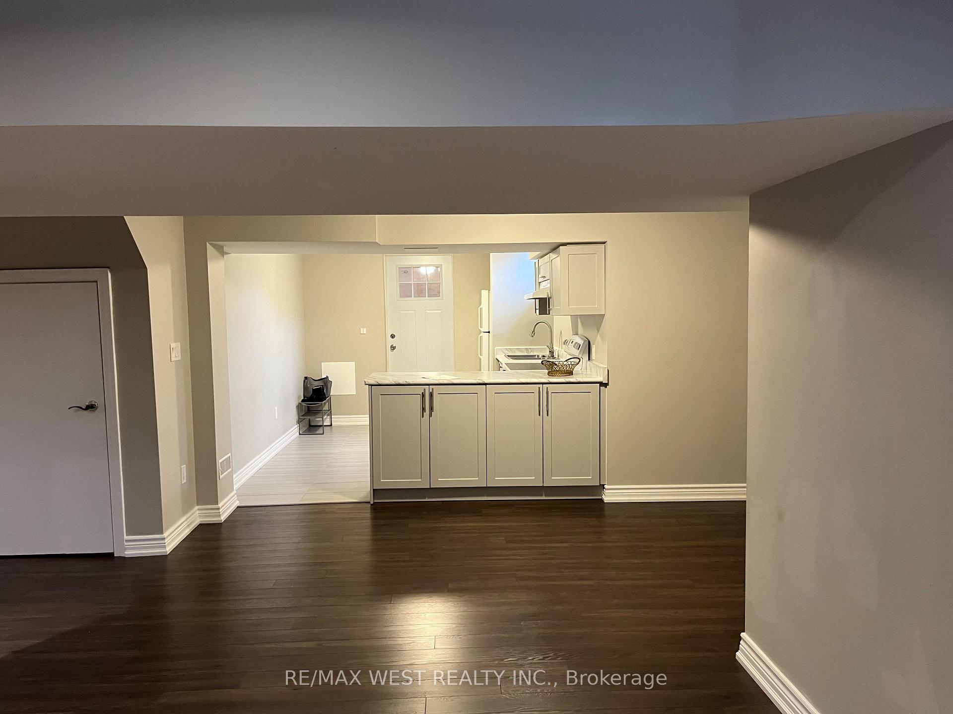 Photo 2 of Unit Bsmt, 255 Ridgefield Crescent, Vaughan, Maple — HOMEH