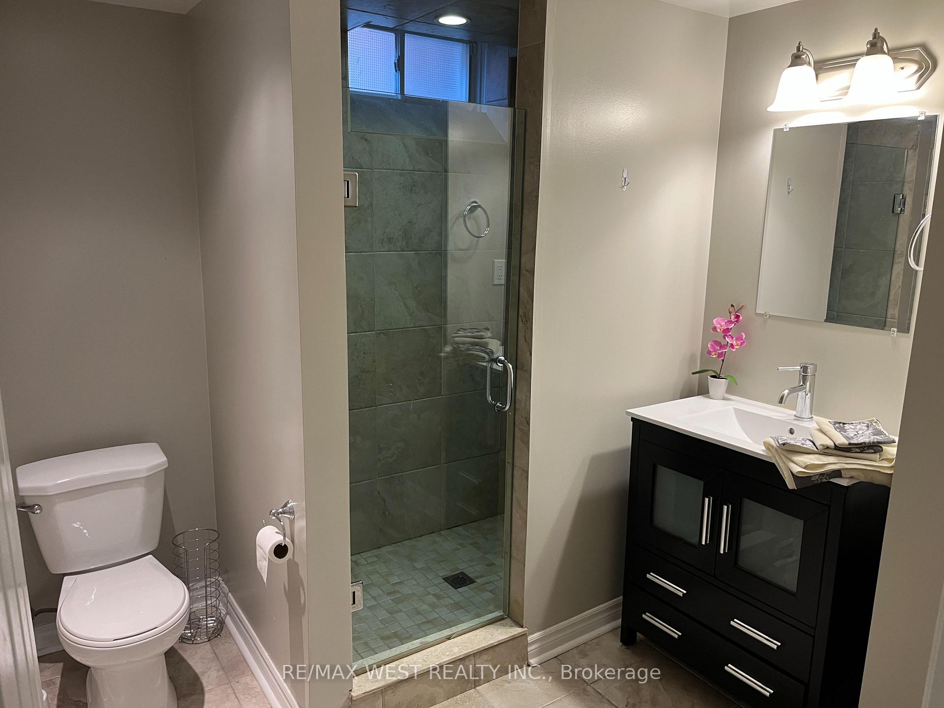 Photo 5 of Unit Bsmt, 255 Ridgefield Crescent, Vaughan, Maple — HOMEH