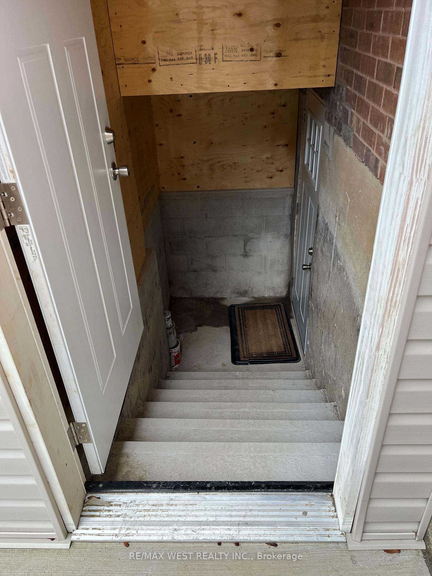 Photo 9 of Unit Bsmt, 255 Ridgefield Crescent, Vaughan, Maple — HOMEH