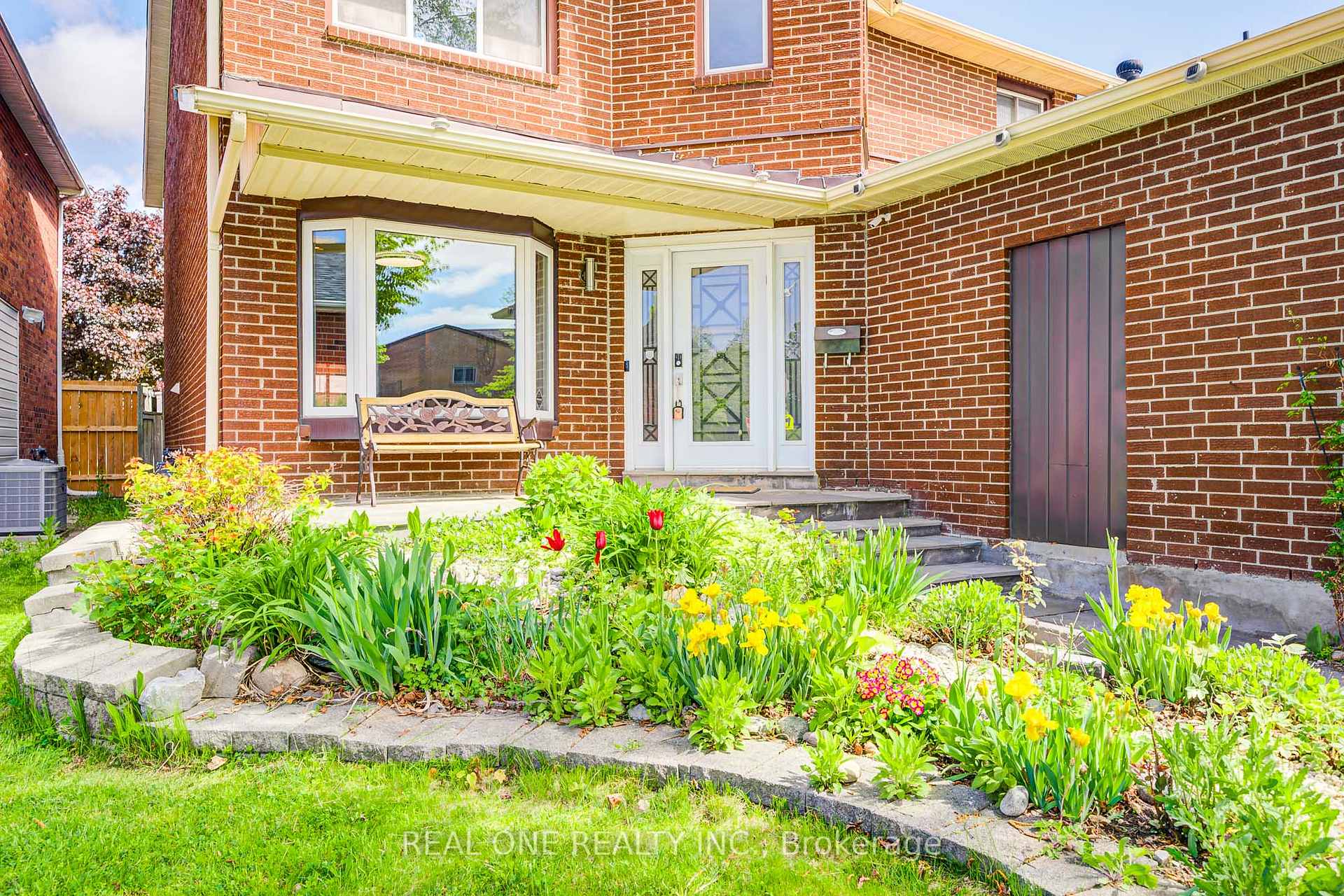 Photo 4 of 58 Joseph Aaron Boulevard, Vaughan, Brownridge — HOMEH