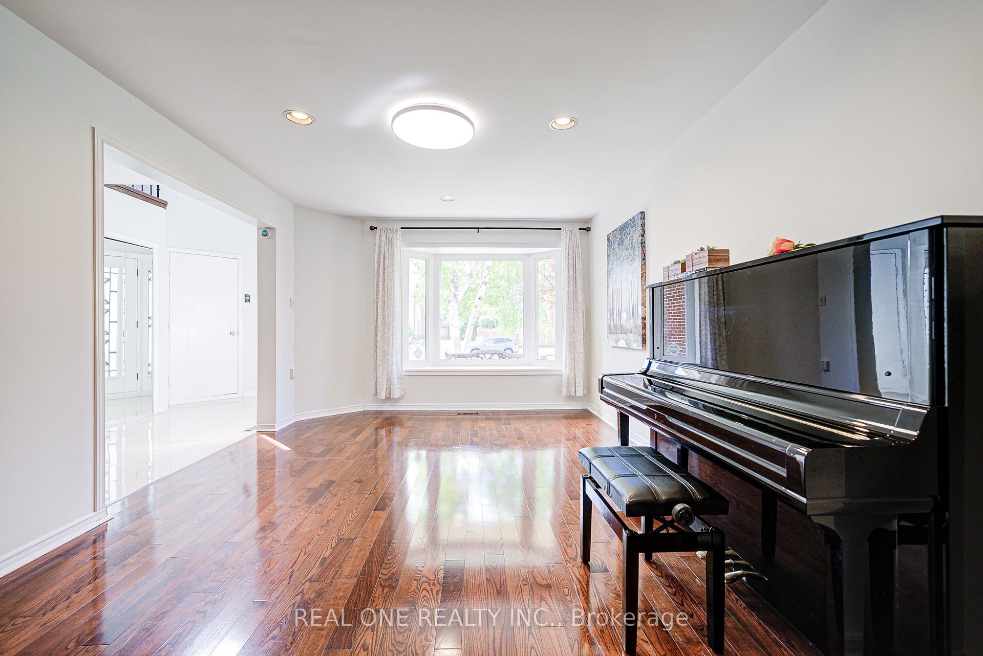 Photo 7 of 58 Joseph Aaron Boulevard, Vaughan, Brownridge — HOMEH