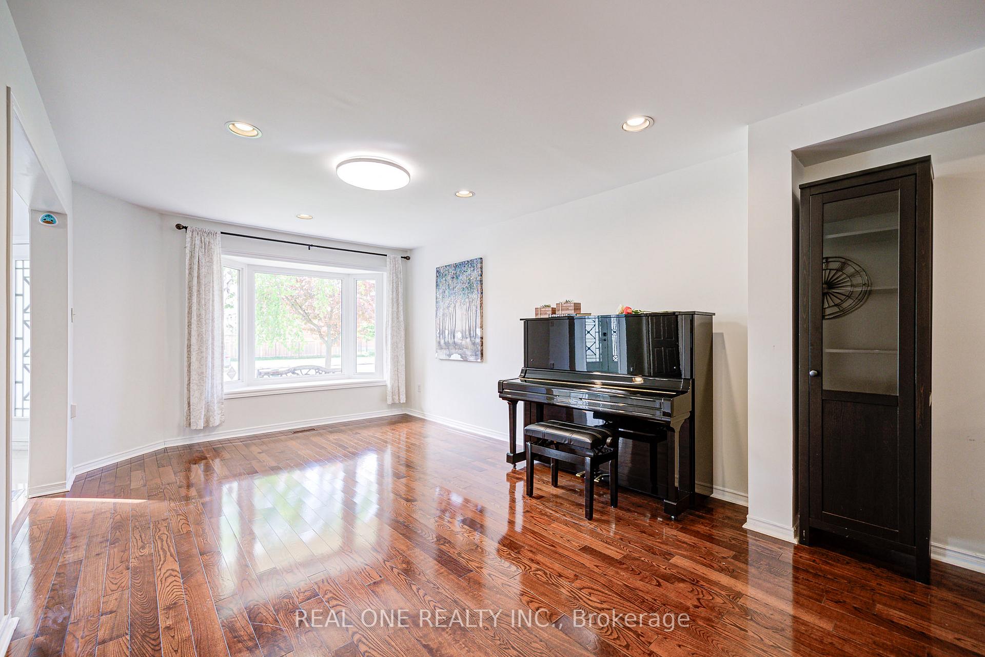 Photo 8 of 58 Joseph Aaron Boulevard, Vaughan, Brownridge — HOMEH