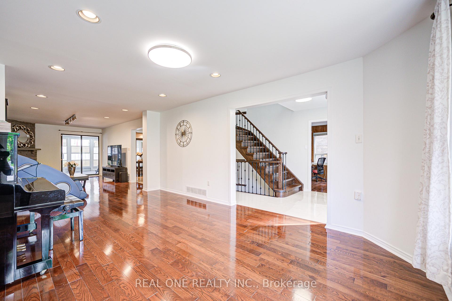 Photo 9 of 58 Joseph Aaron Boulevard, Vaughan, Brownridge — HOMEH