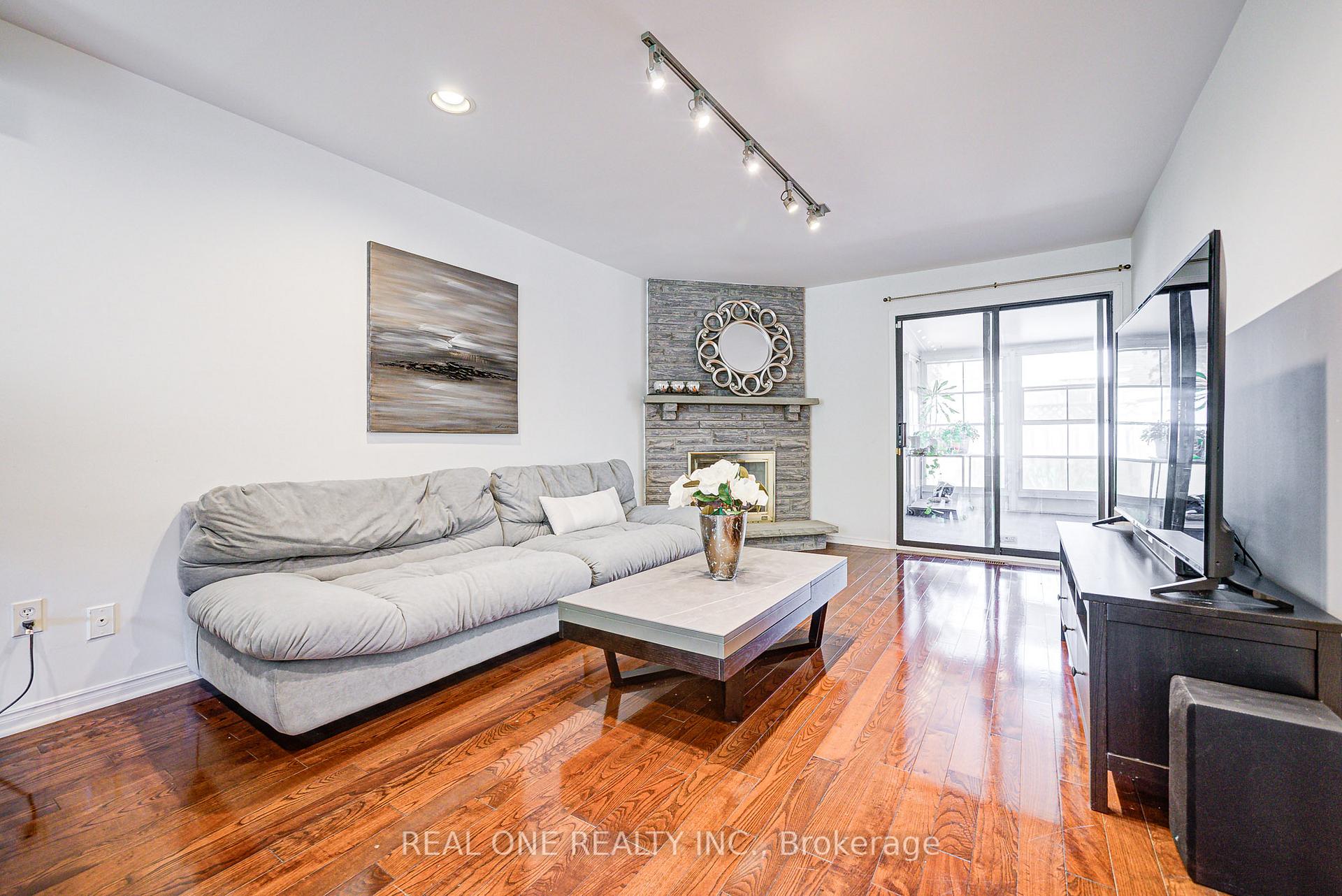 Photo 11 of 58 Joseph Aaron Boulevard, Vaughan, Brownridge — HOMEH