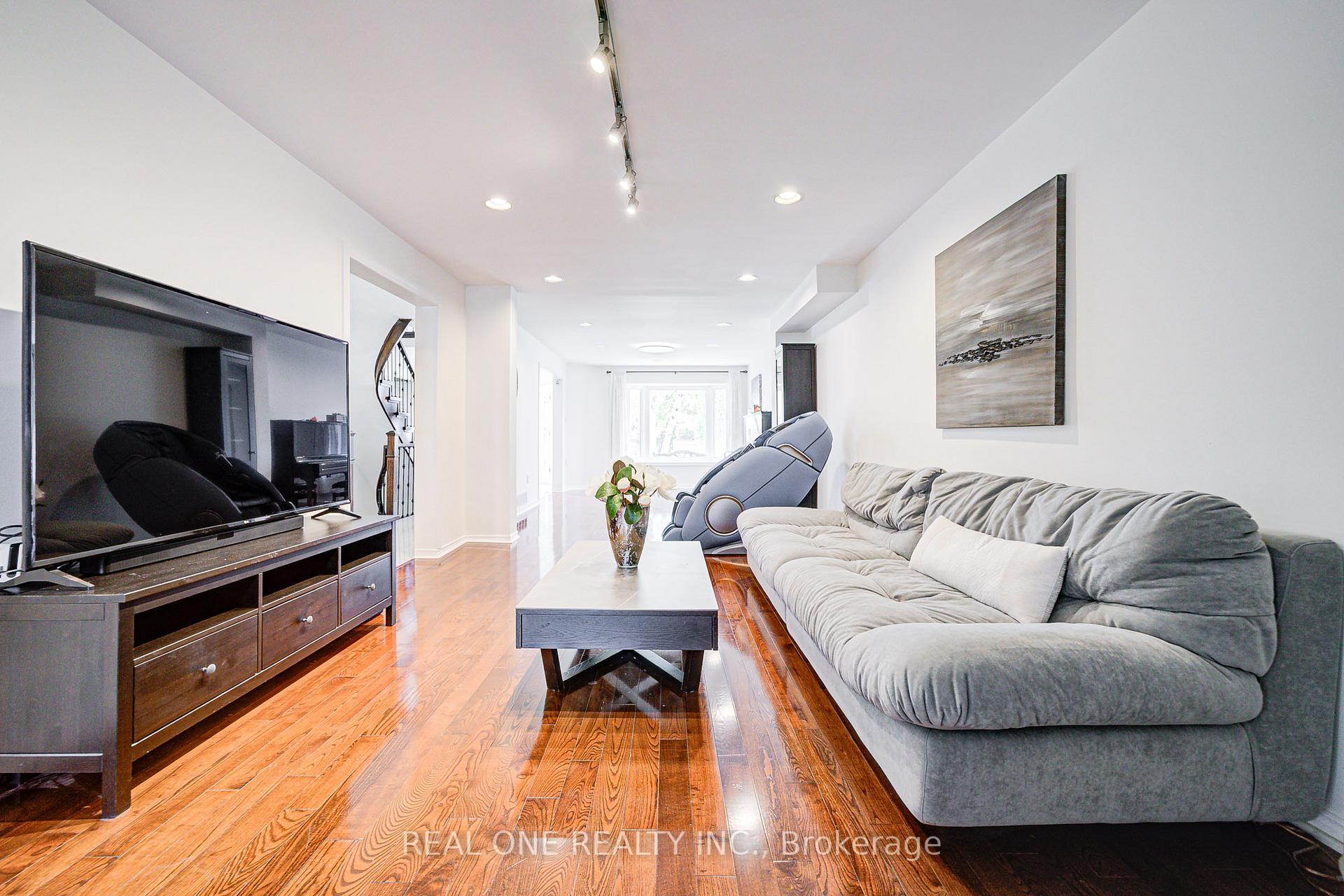 Photo 12 of 58 Joseph Aaron Boulevard, Vaughan, Brownridge — HOMEH