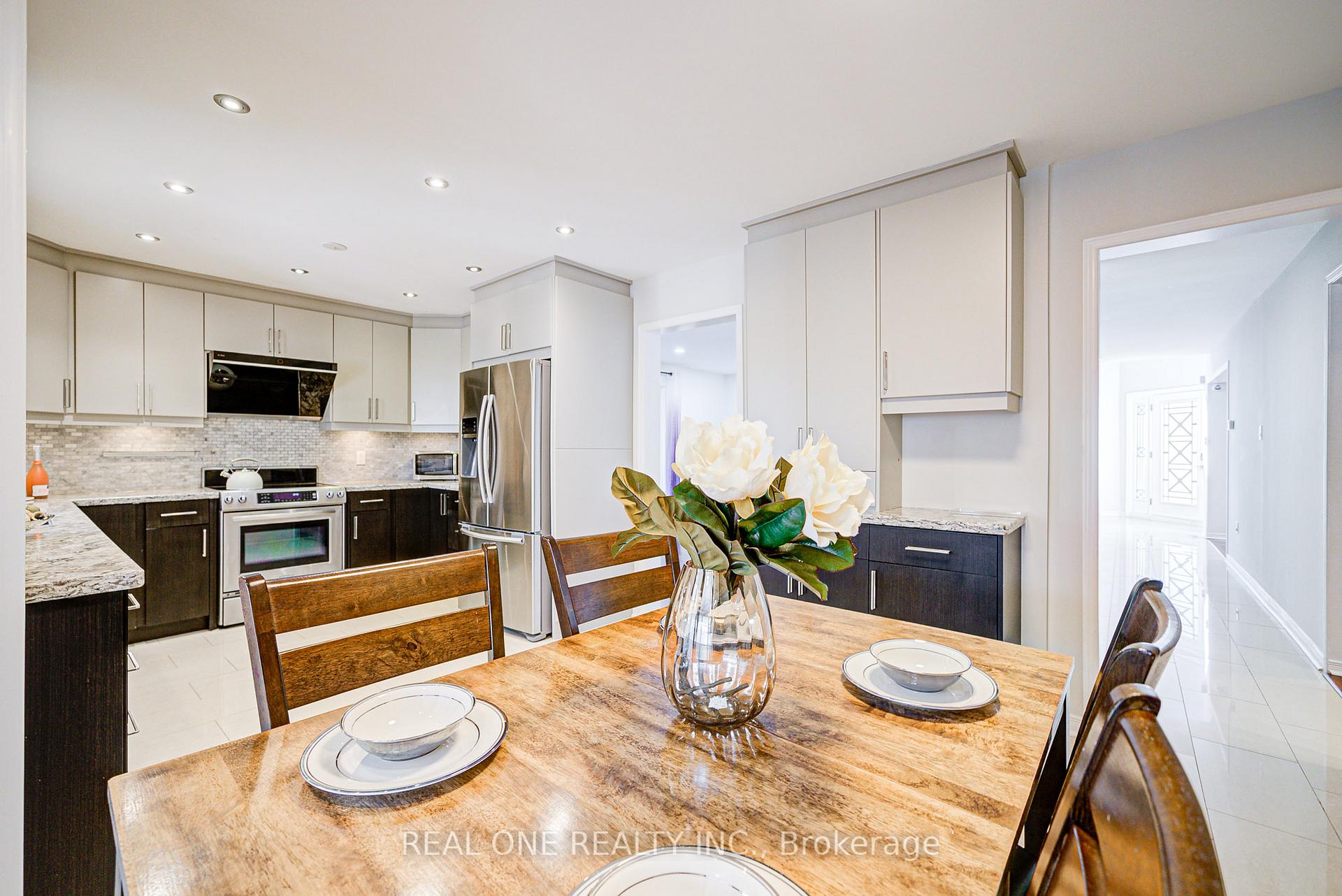 Photo 16 of 58 Joseph Aaron Boulevard, Vaughan, Brownridge — HOMEH