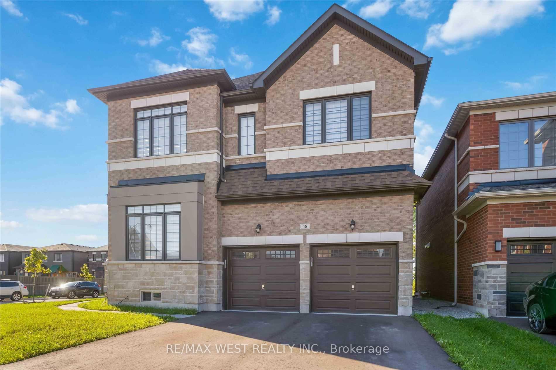 Photo 2 of 48 Boone Crescent, Vaughan, Kleinburg — HOMEH