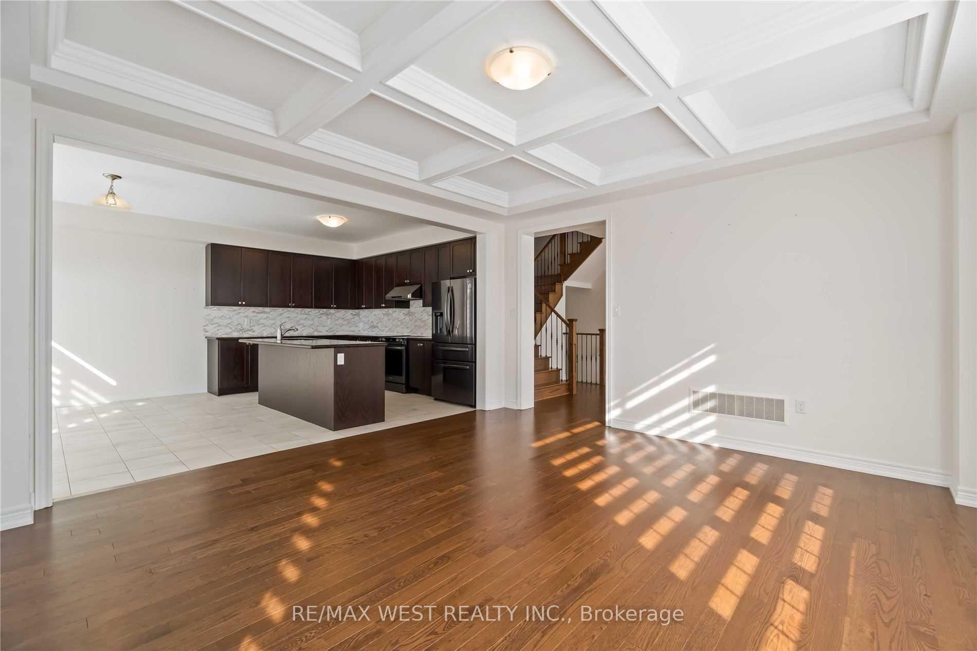 Photo 7 of 48 Boone Crescent, Vaughan, Kleinburg — HOMEH