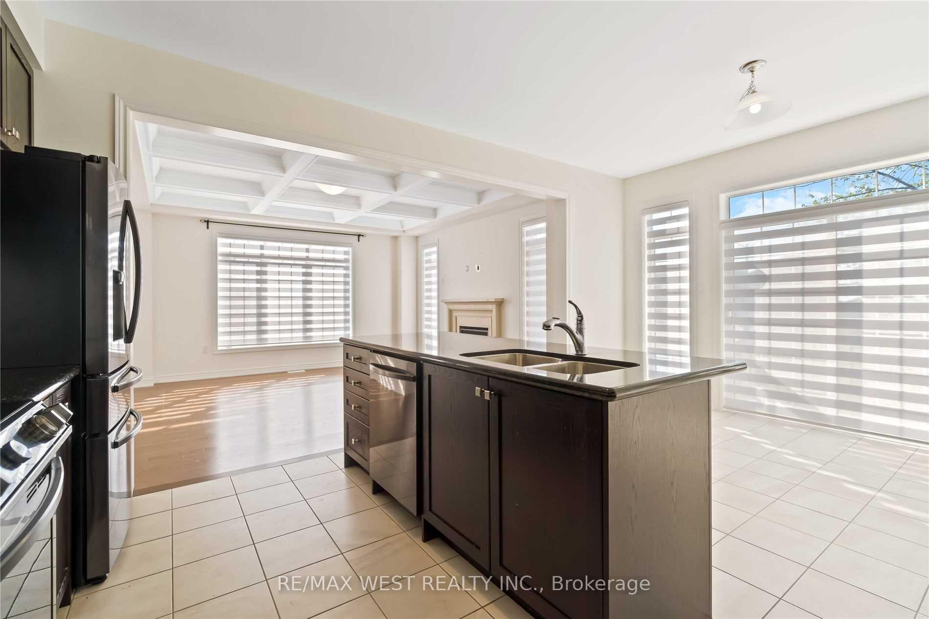 Photo 10 of 48 Boone Crescent, Vaughan, Kleinburg — HOMEH