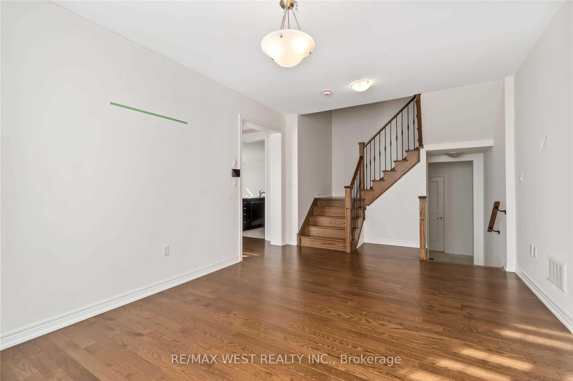 Photo 12 of 48 Boone Crescent, Vaughan, Kleinburg — HOMEH