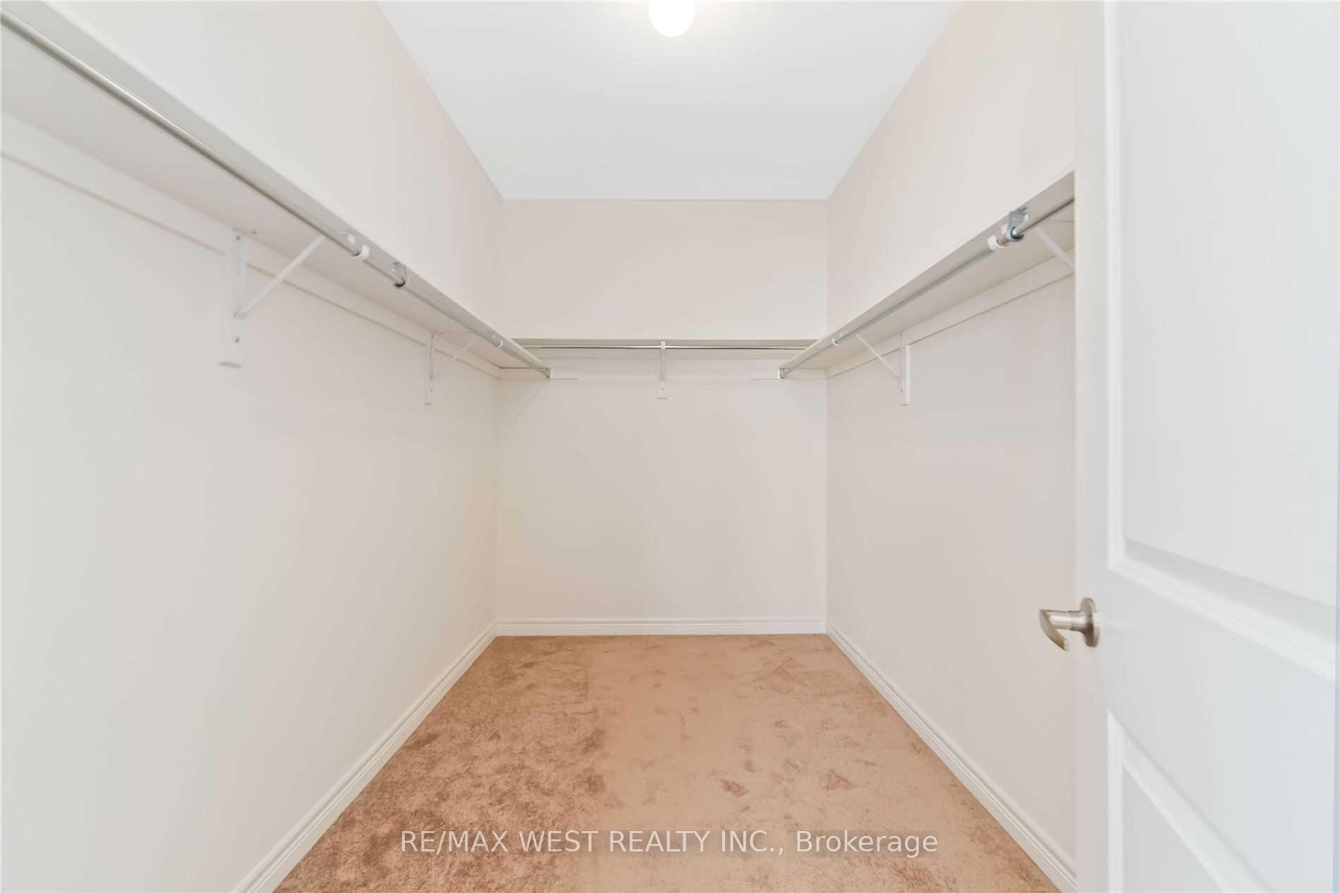 Photo 17 of 48 Boone Crescent, Vaughan, Kleinburg — HOMEH