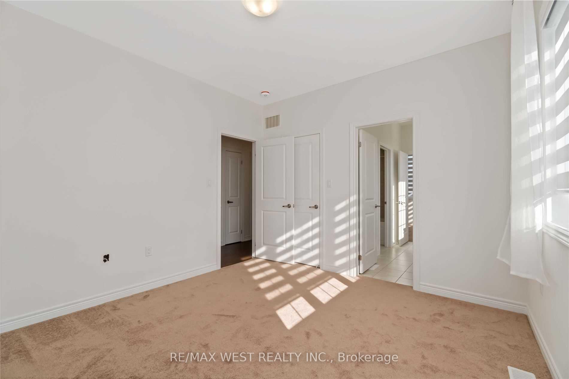 Photo 18 of 48 Boone Crescent, Vaughan, Kleinburg — HOMEH