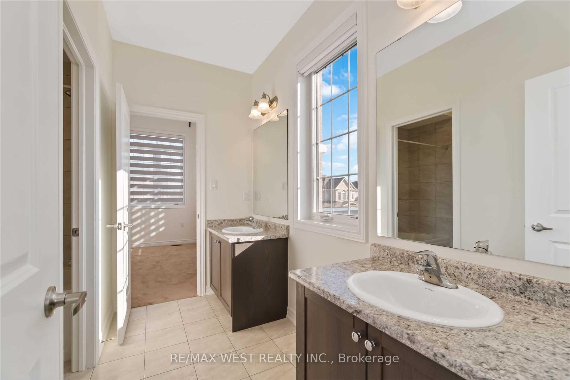 Photo 19 of 48 Boone Crescent, Vaughan, Kleinburg — HOMEH