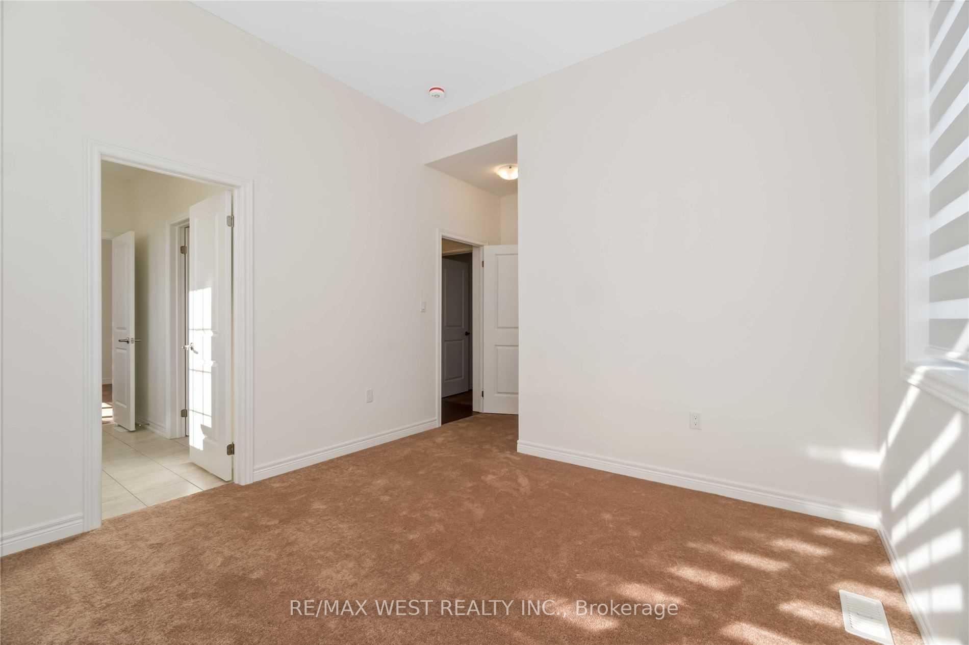 Photo 21 of 48 Boone Crescent, Vaughan, Kleinburg — HOMEH
