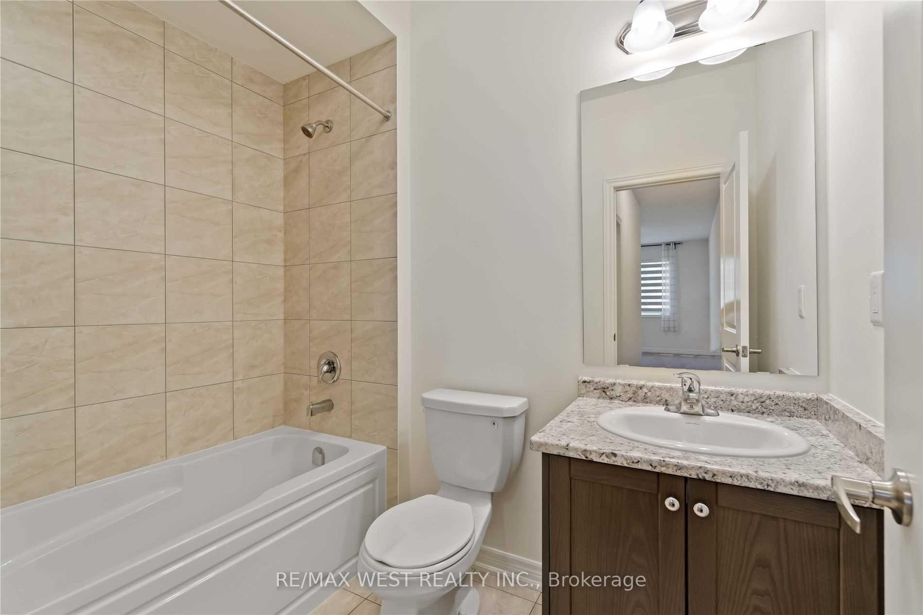 Photo 23 of 48 Boone Crescent, Vaughan, Kleinburg — HOMEH