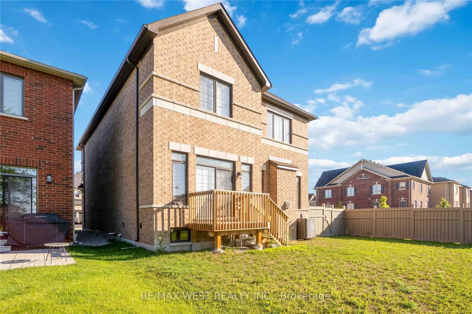 Photo 25 of 48 Boone Crescent, Vaughan, Kleinburg — HOMEH