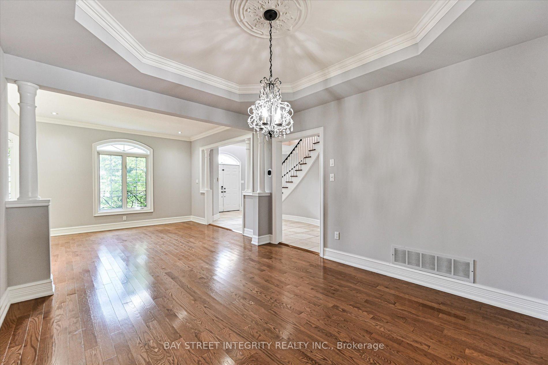 Photo 6 of 71 Nevada Crescent, Vaughan, Rural Vaughan — HOMEH
