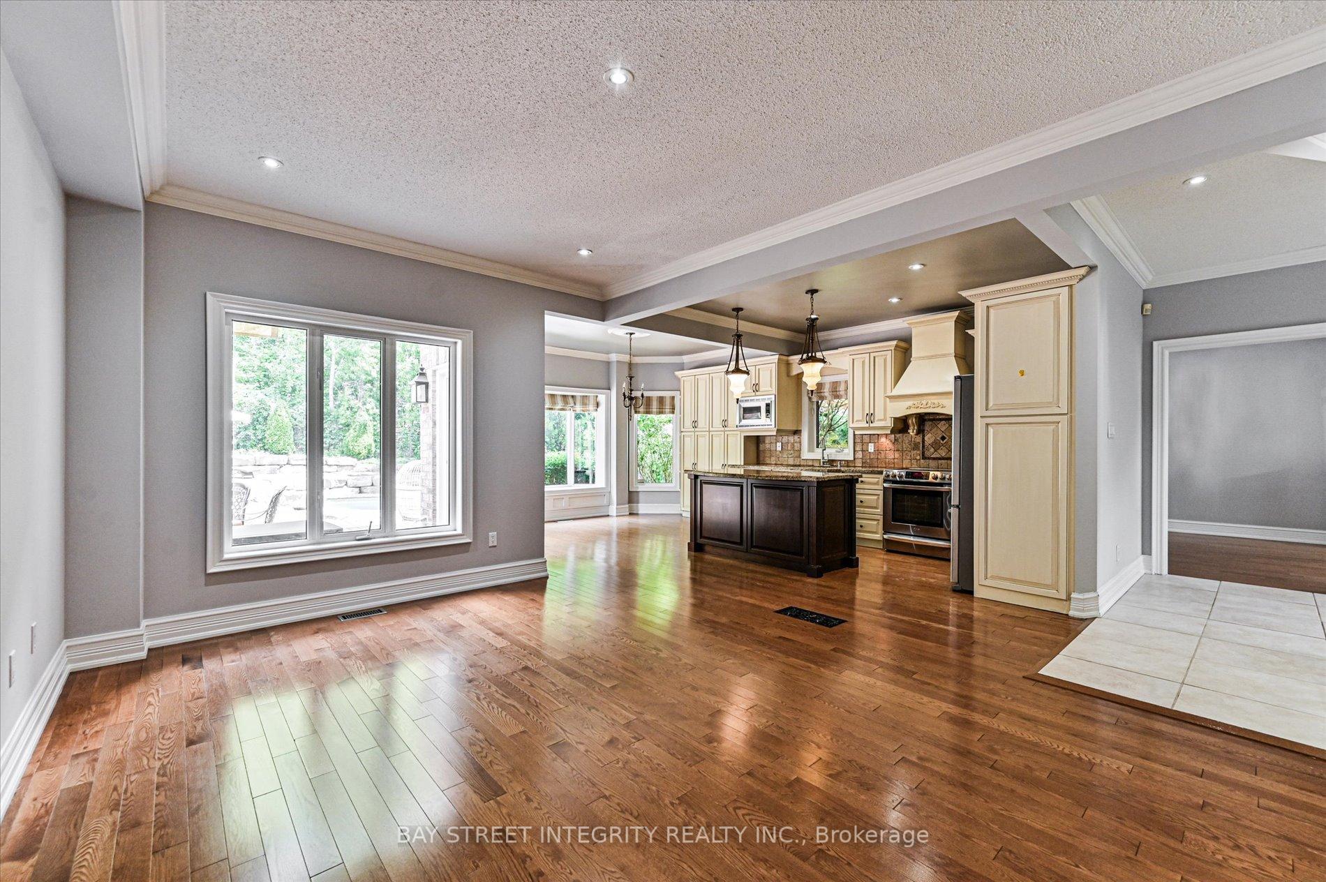 Photo 7 of 71 Nevada Crescent, Vaughan, Rural Vaughan — HOMEH