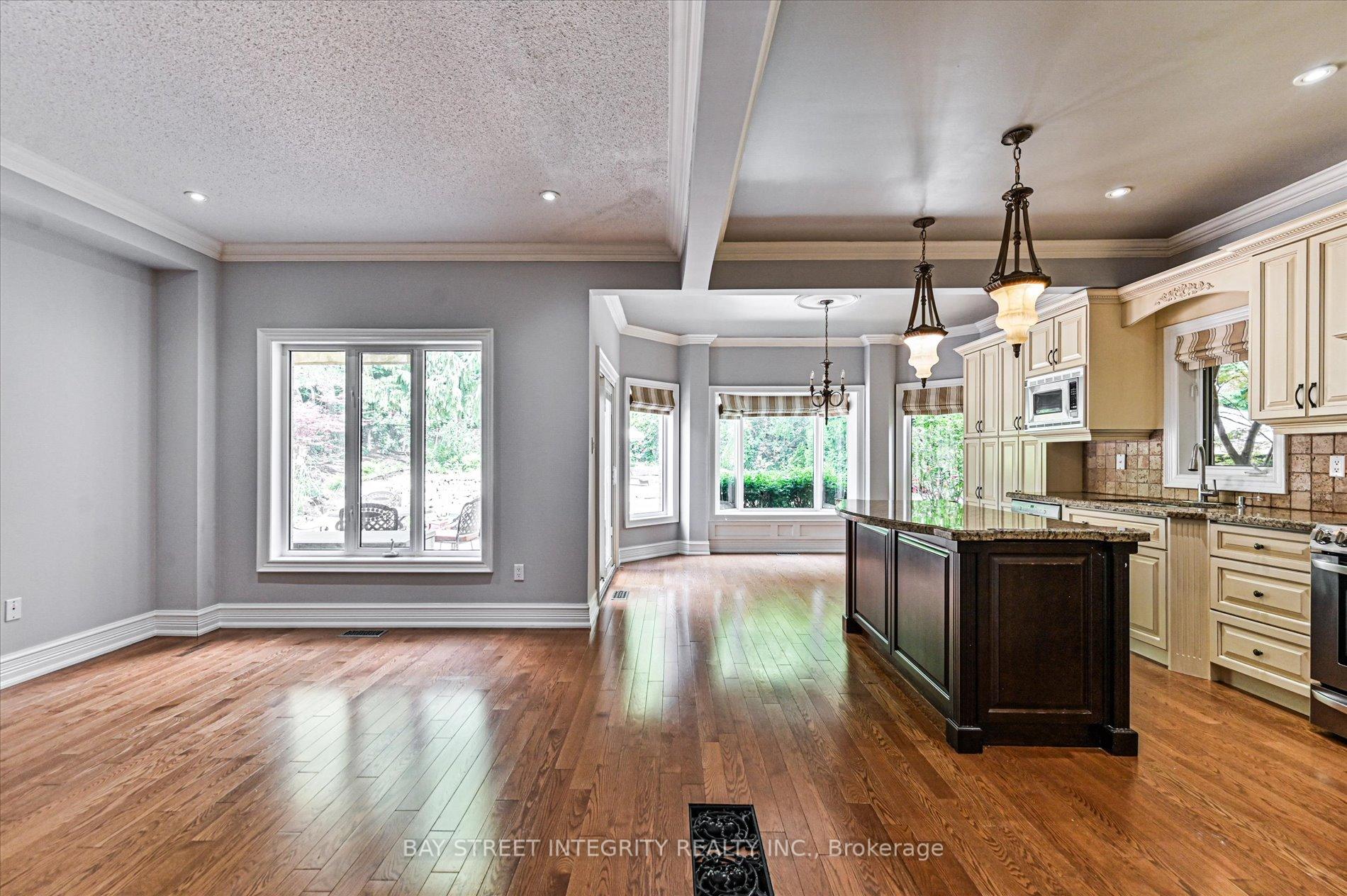 Photo 8 of 71 Nevada Crescent, Vaughan, Rural Vaughan — HOMEH