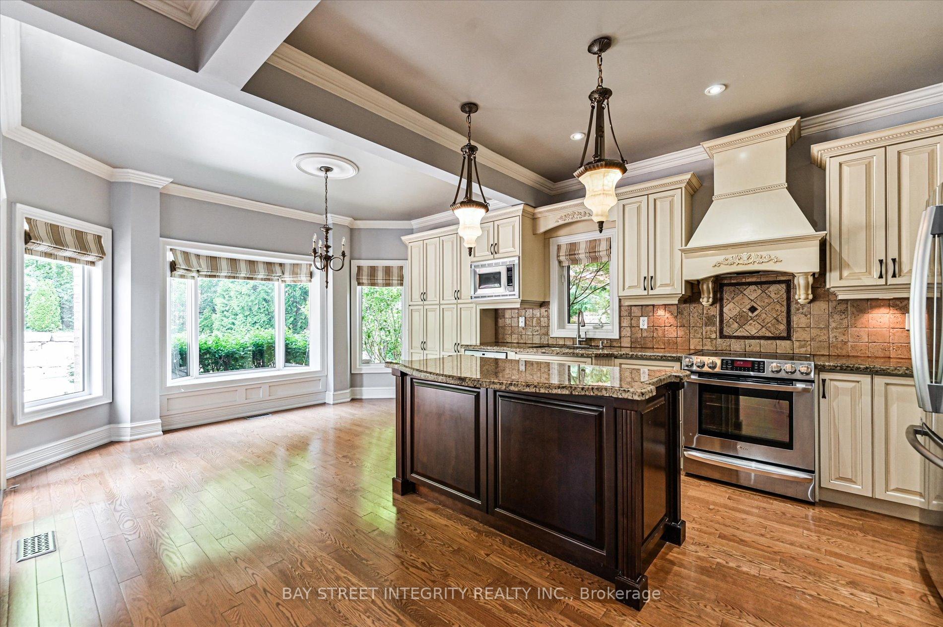 Photo 11 of 71 Nevada Crescent, Vaughan, Rural Vaughan — HOMEH