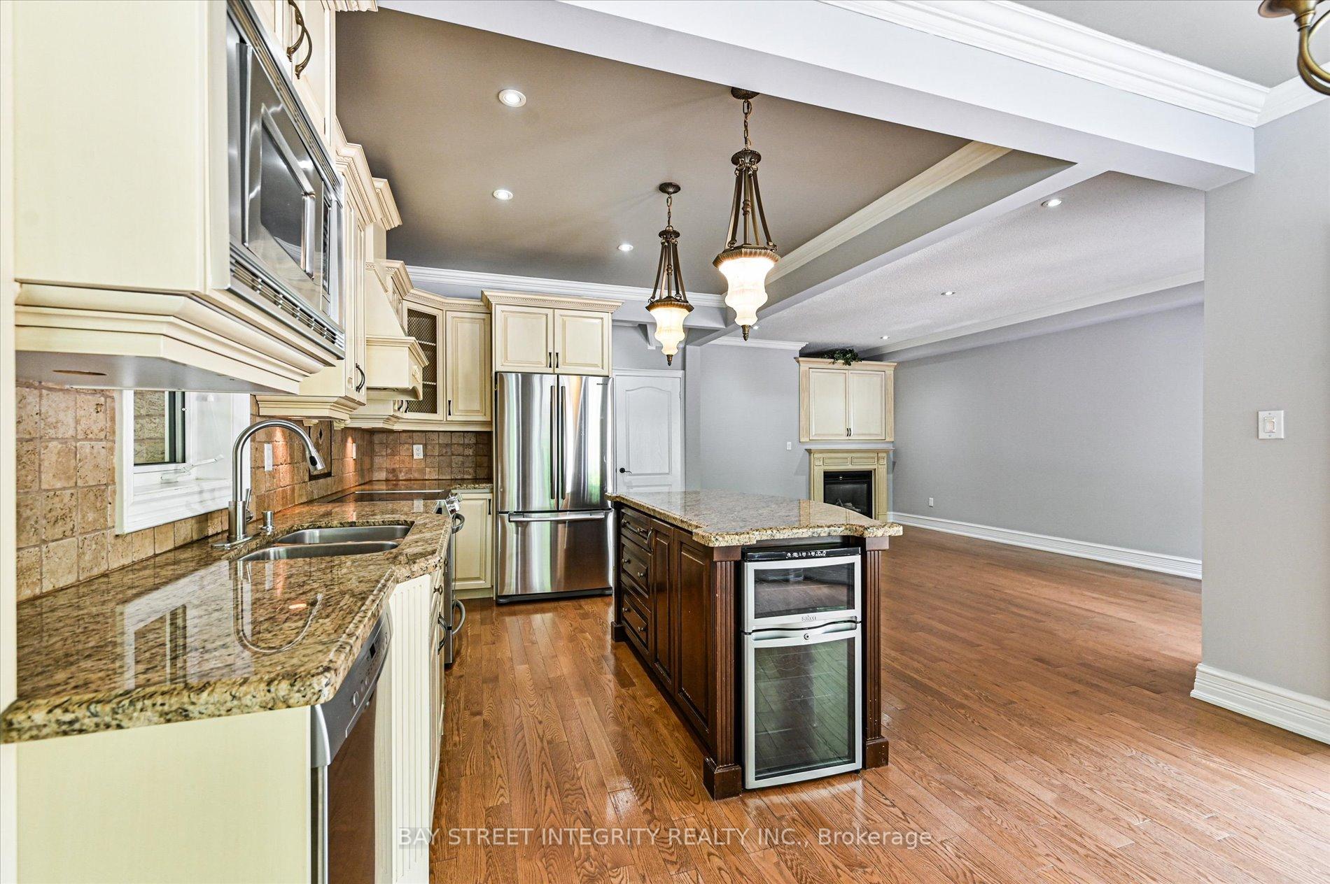 Photo 13 of 71 Nevada Crescent, Vaughan, Rural Vaughan — HOMEH