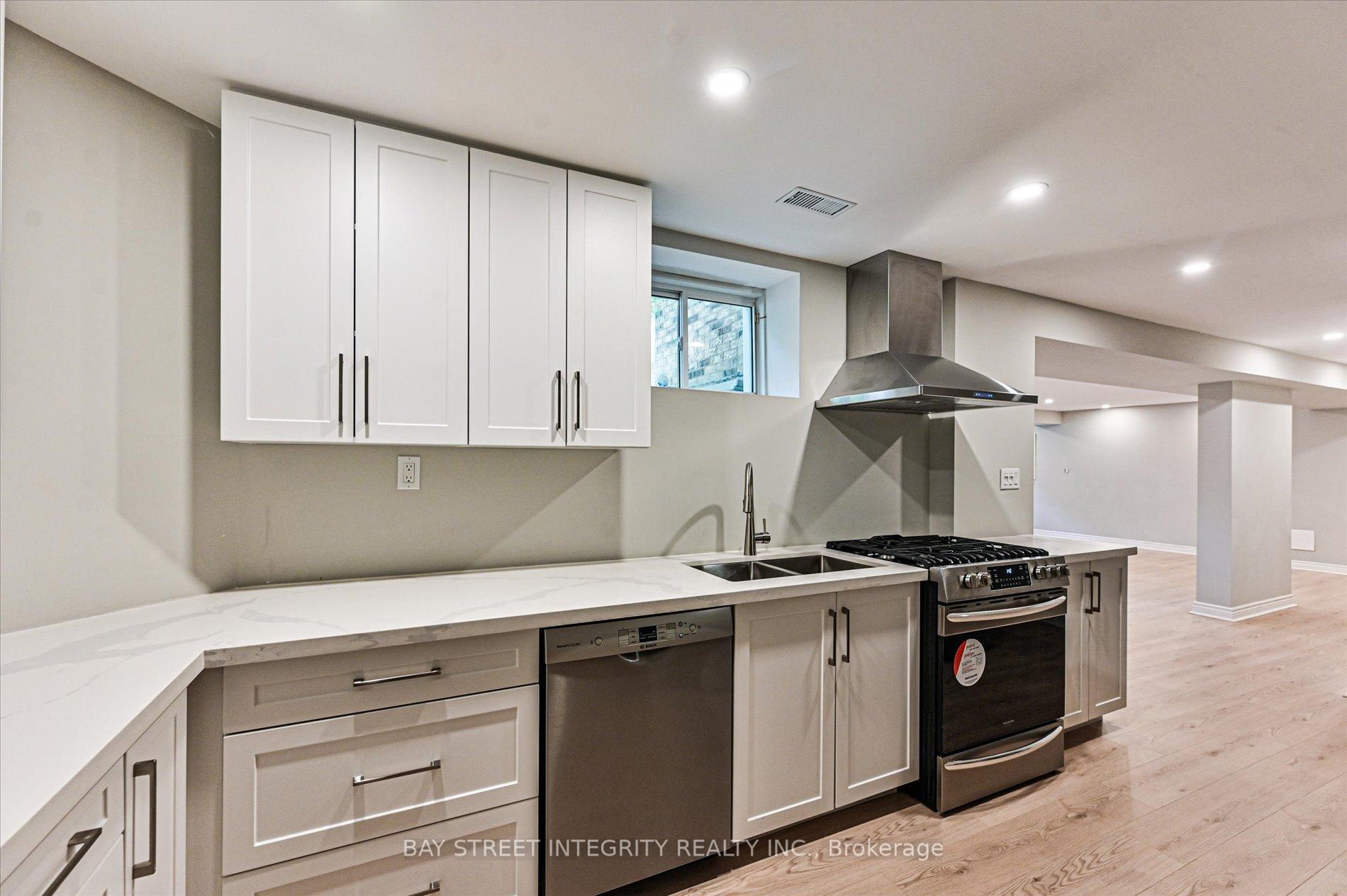 Photo 38 of 71 Nevada Crescent, Vaughan, Rural Vaughan — HOMEH