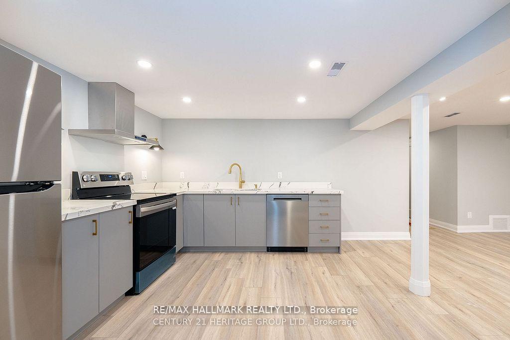 Photo 5 of 77 Richardson Drive, Aurora, Aurora Highlands — HOMEH