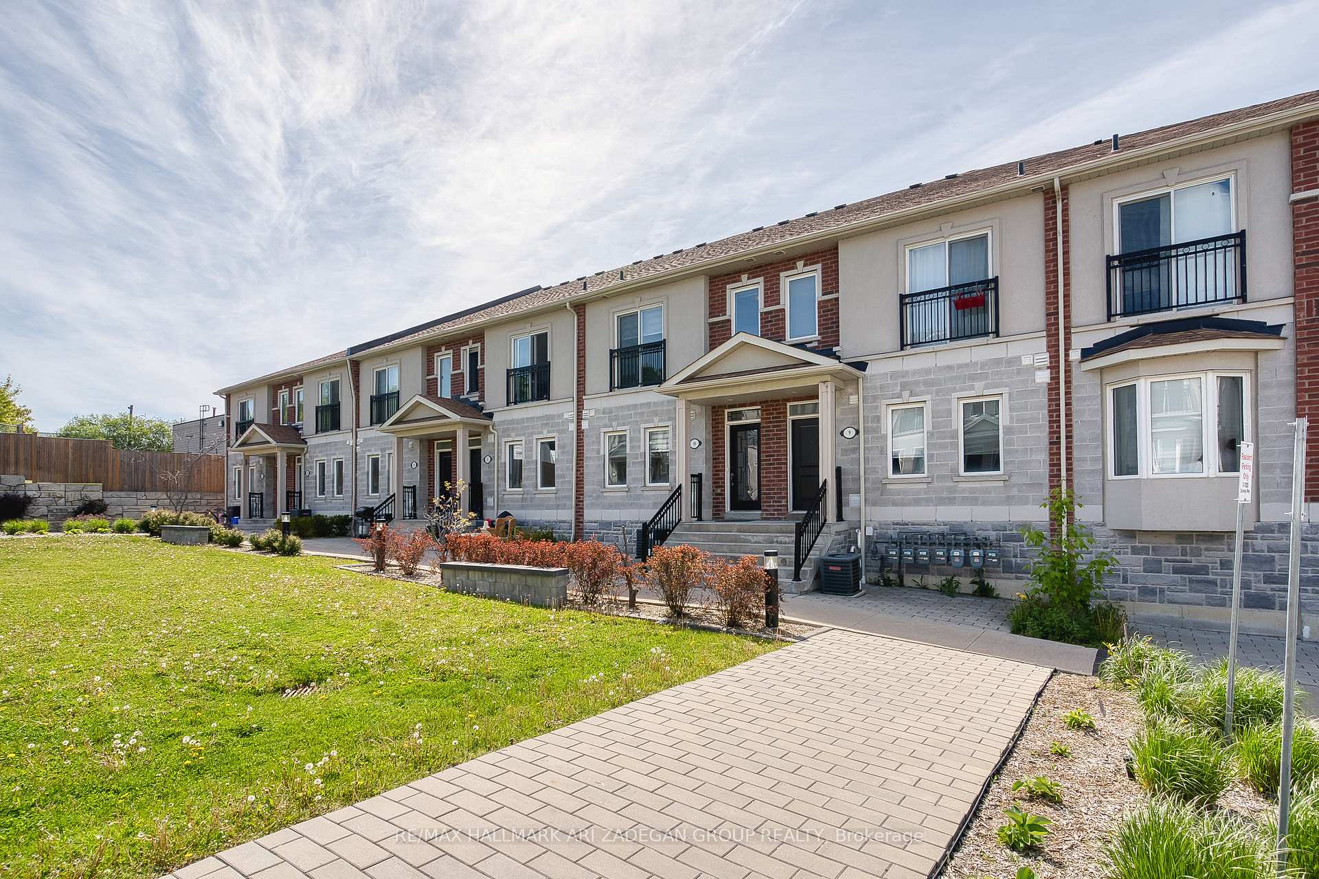 Front of 1020 Dunsley Way