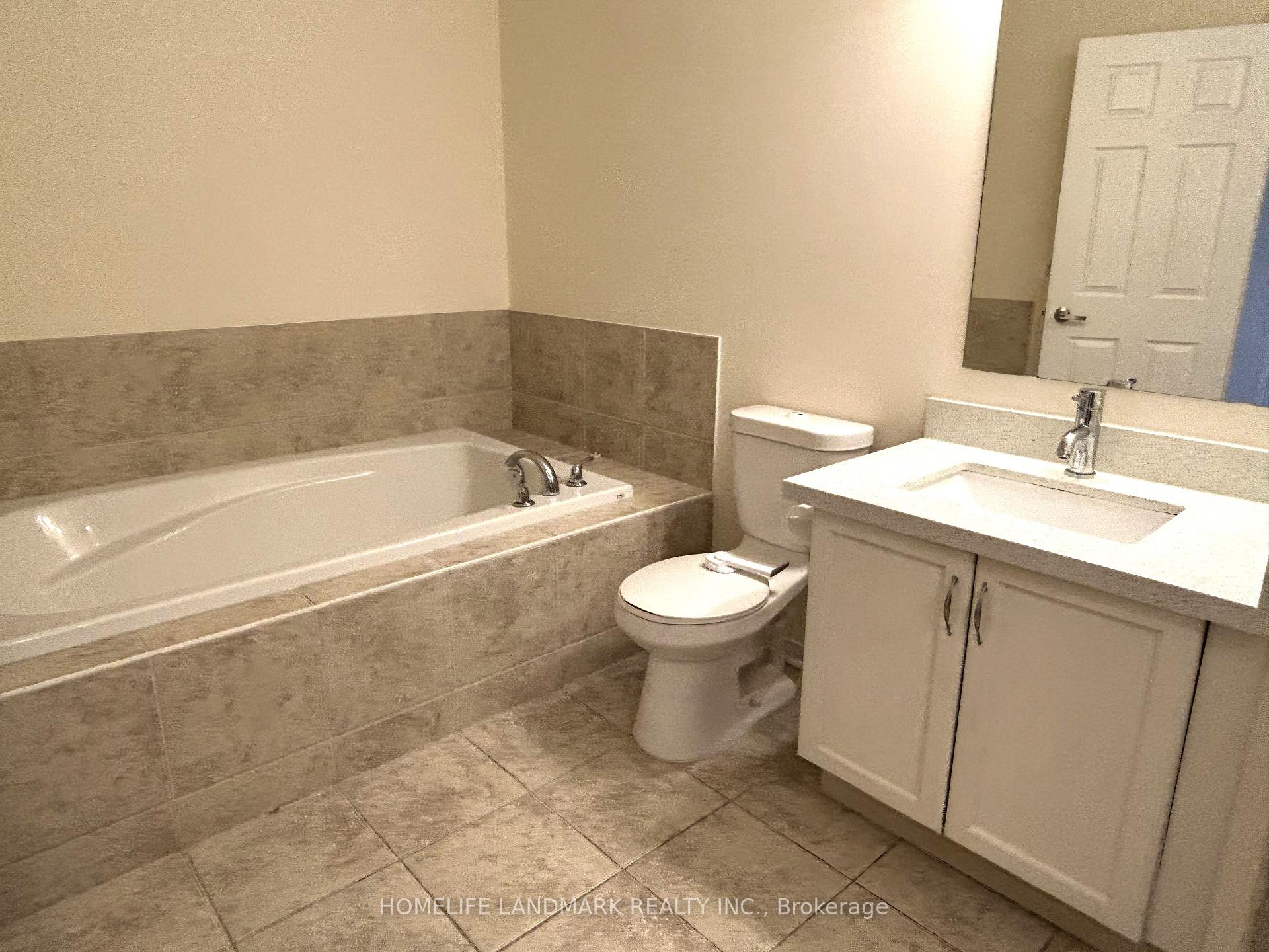Photo 12 of 8 Spruce Pine Crescent, Vaughan, Patterson — HOMEH