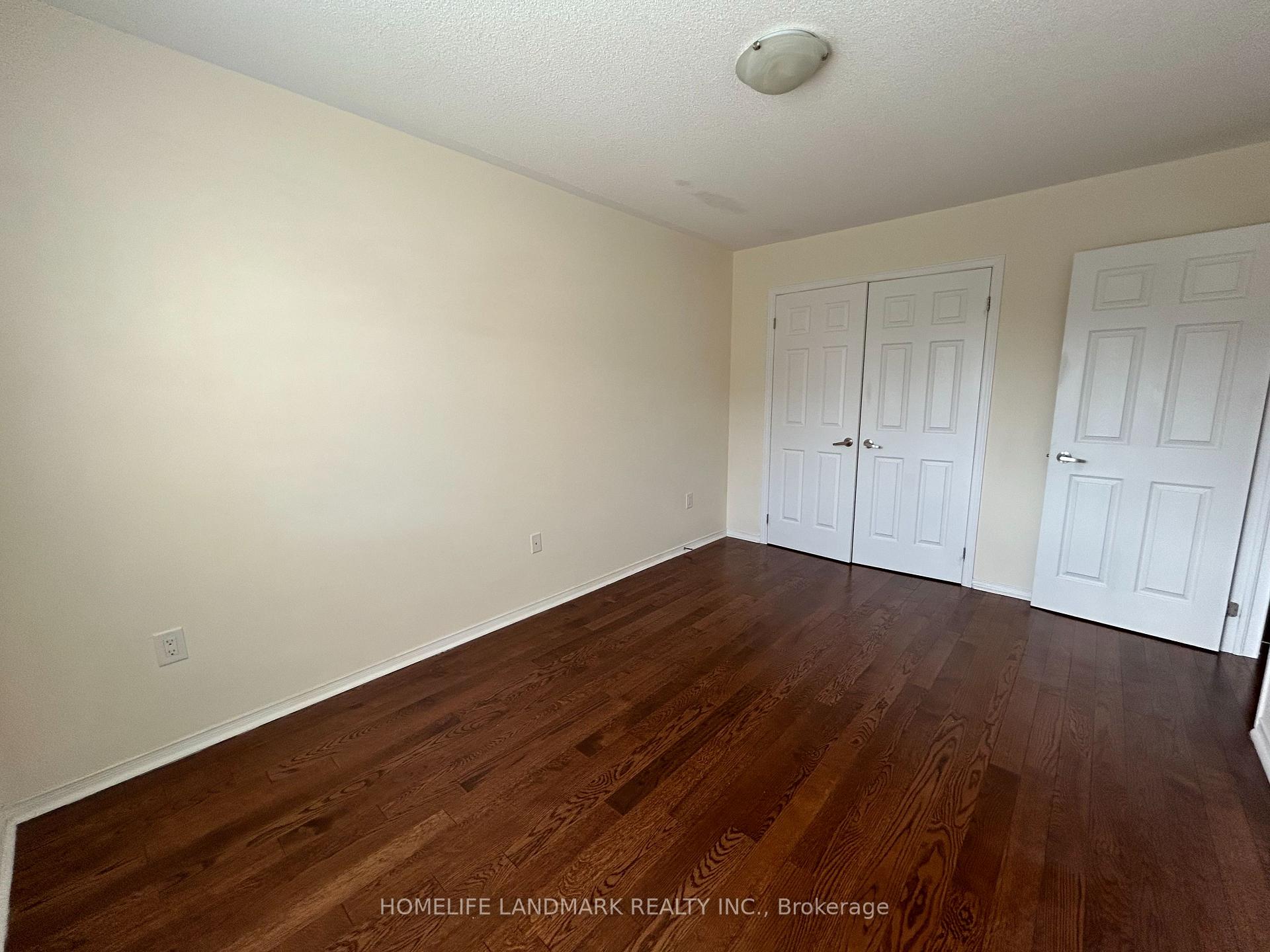 Photo 14 of 8 Spruce Pine Crescent, Vaughan, Patterson — HOMEH