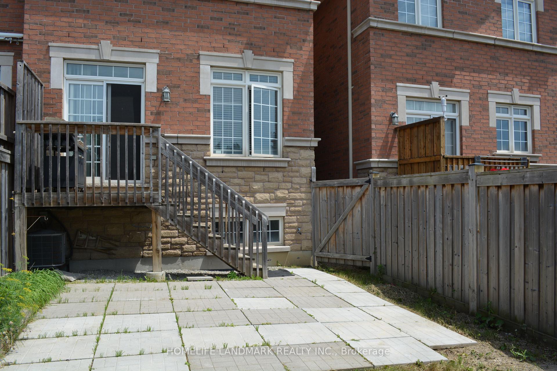 Photo 16 of 8 Spruce Pine Crescent, Vaughan, Patterson — HOMEH