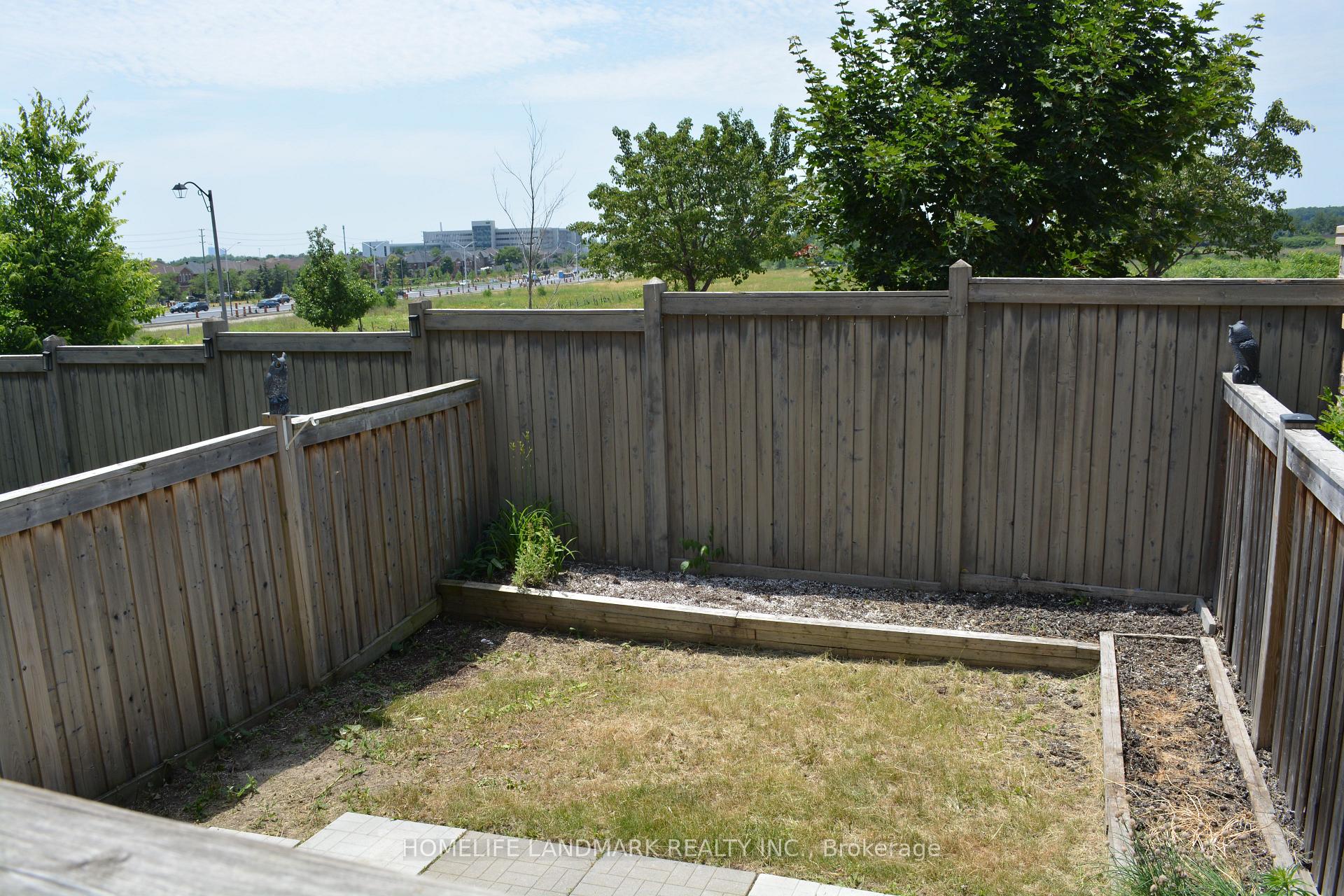 Photo 17 of 8 Spruce Pine Crescent, Vaughan, Patterson — HOMEH