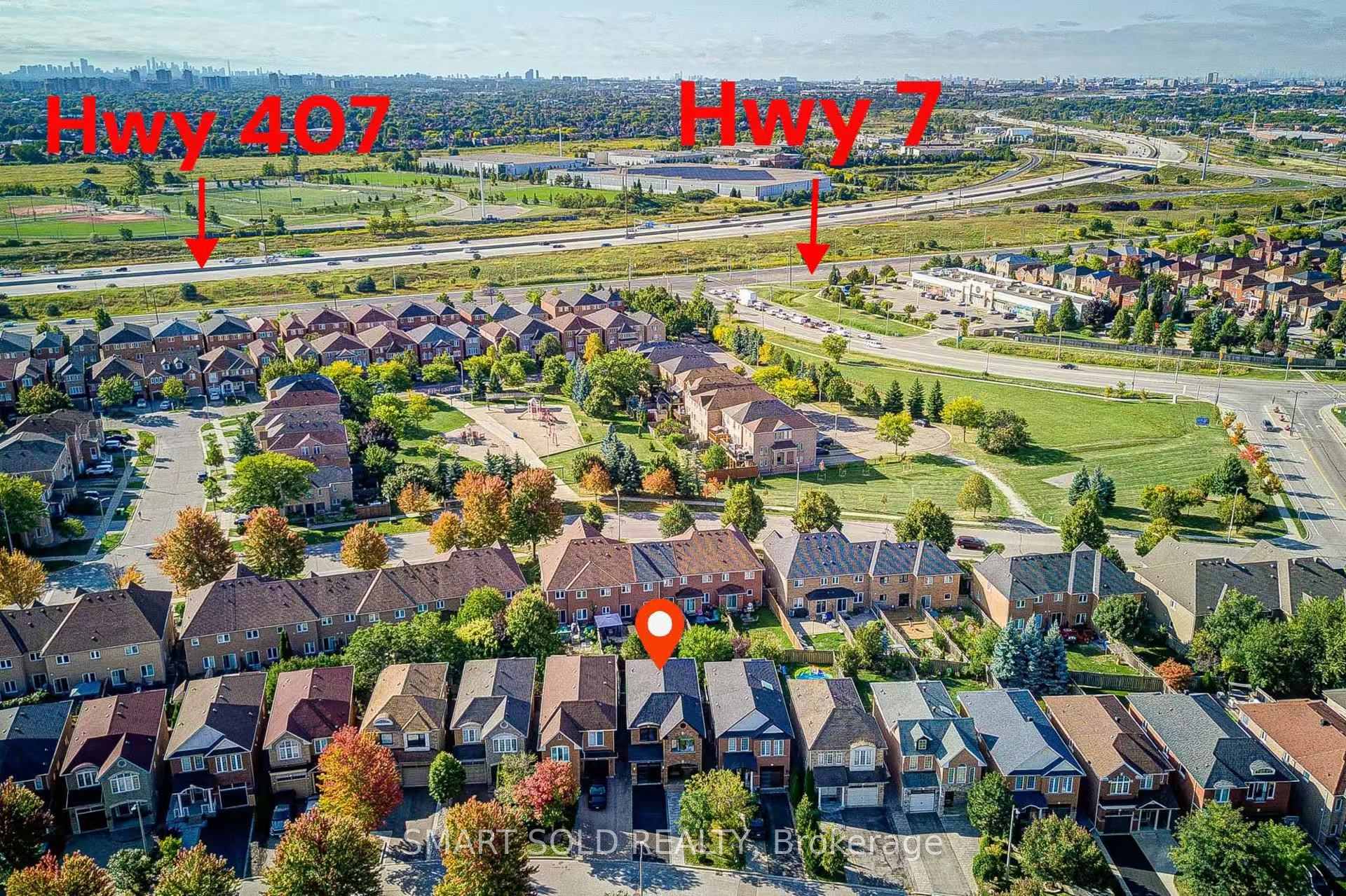 Photo 3 of 35 Bentoak Crescent, Vaughan, Patterson — HOMEH