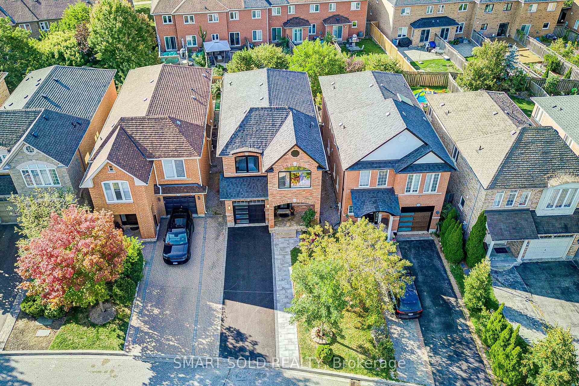 Photo 5 of 35 Bentoak Crescent, Vaughan, Patterson — HOMEH