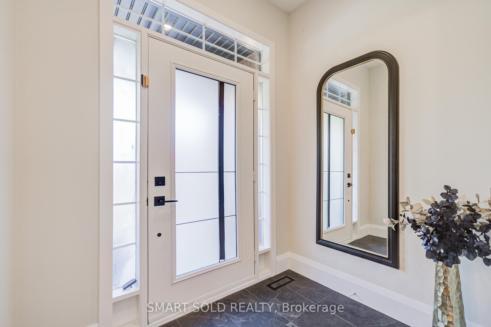 Photo 7 of 35 Bentoak Crescent, Vaughan, Patterson — HOMEH