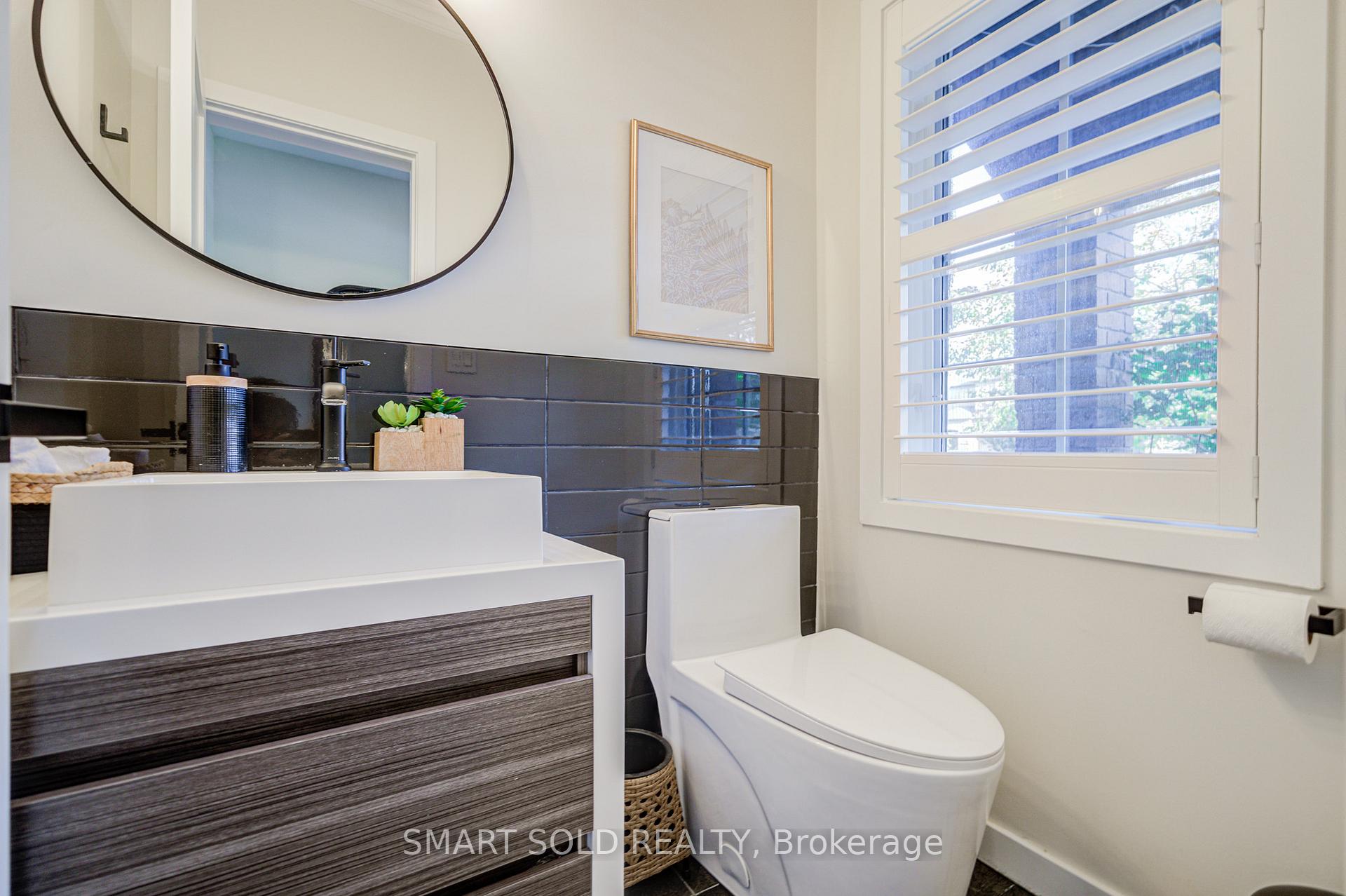 Photo 8 of 35 Bentoak Crescent, Vaughan, Patterson — HOMEH