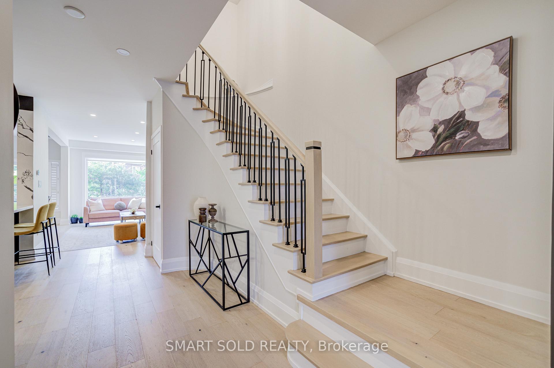 Photo 10 of 35 Bentoak Crescent, Vaughan, Patterson — HOMEH