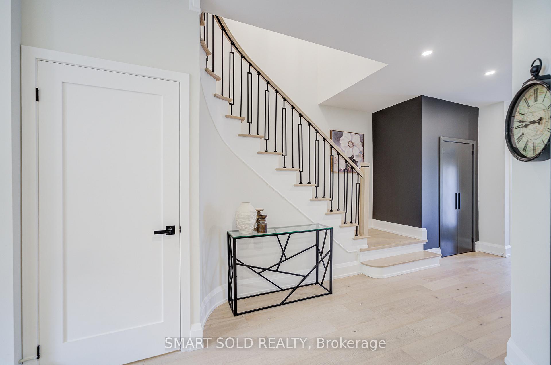 Photo 11 of 35 Bentoak Crescent, Vaughan, Patterson — HOMEH