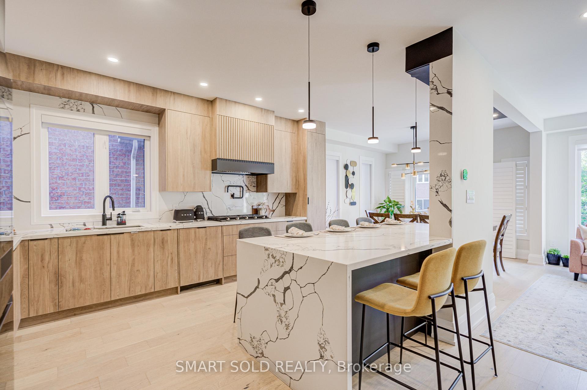 Photo 12 of 35 Bentoak Crescent, Vaughan, Patterson — HOMEH
