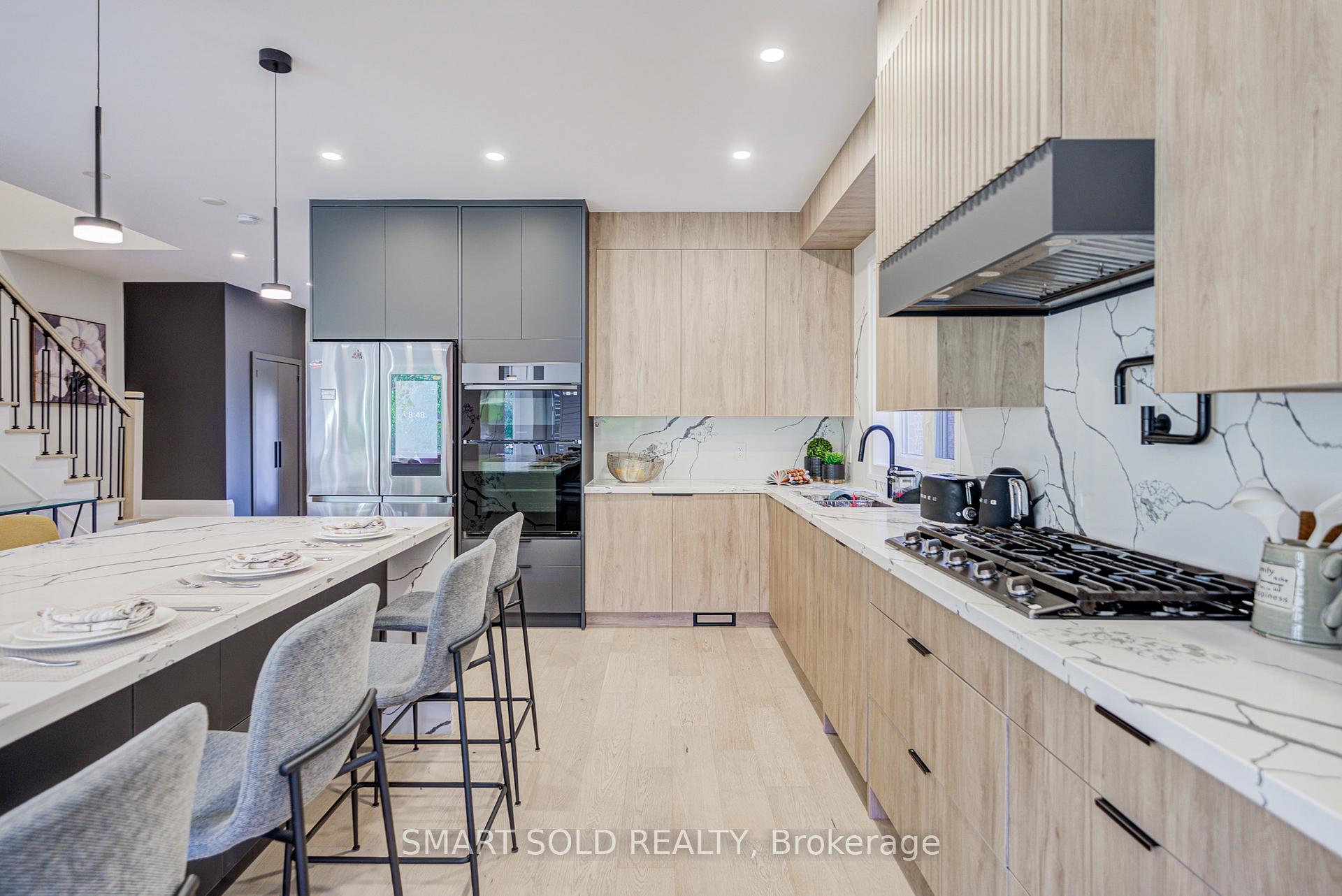 Photo 15 of 35 Bentoak Crescent, Vaughan, Patterson — HOMEH