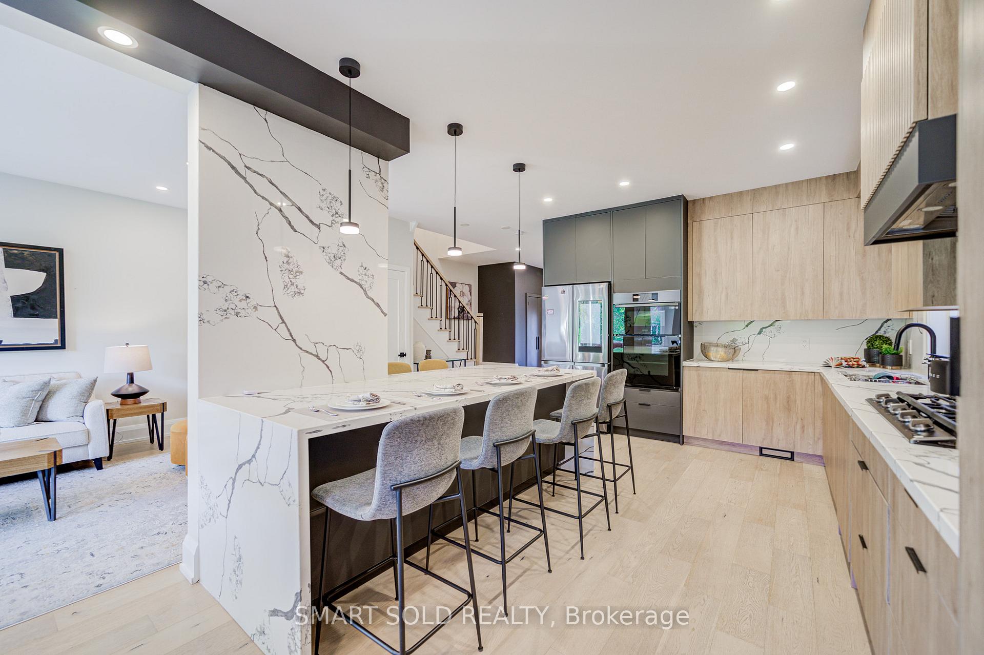 Photo 16 of 35 Bentoak Crescent, Vaughan, Patterson — HOMEH
