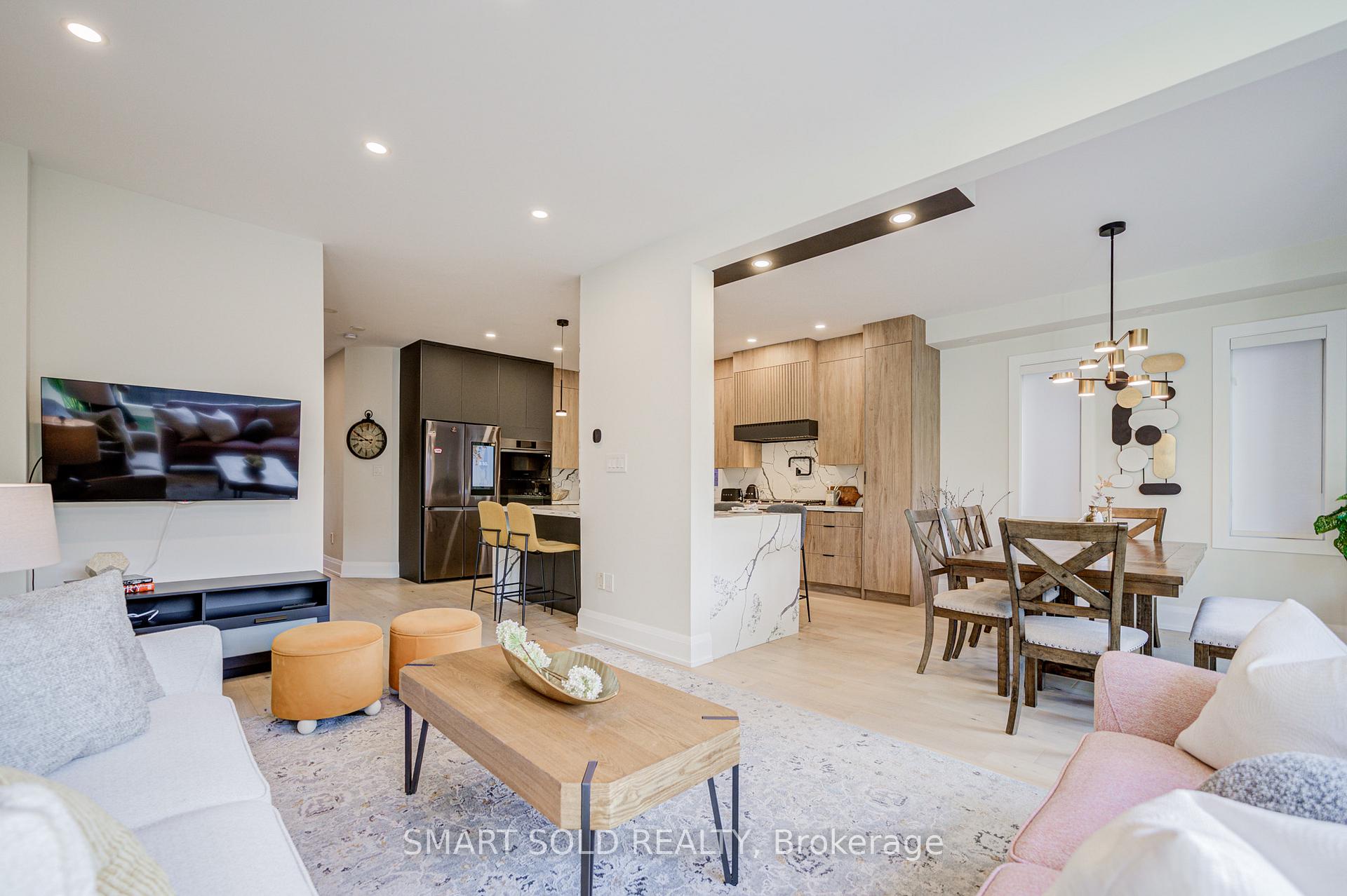 Photo 21 of 35 Bentoak Crescent, Vaughan, Patterson — HOMEH