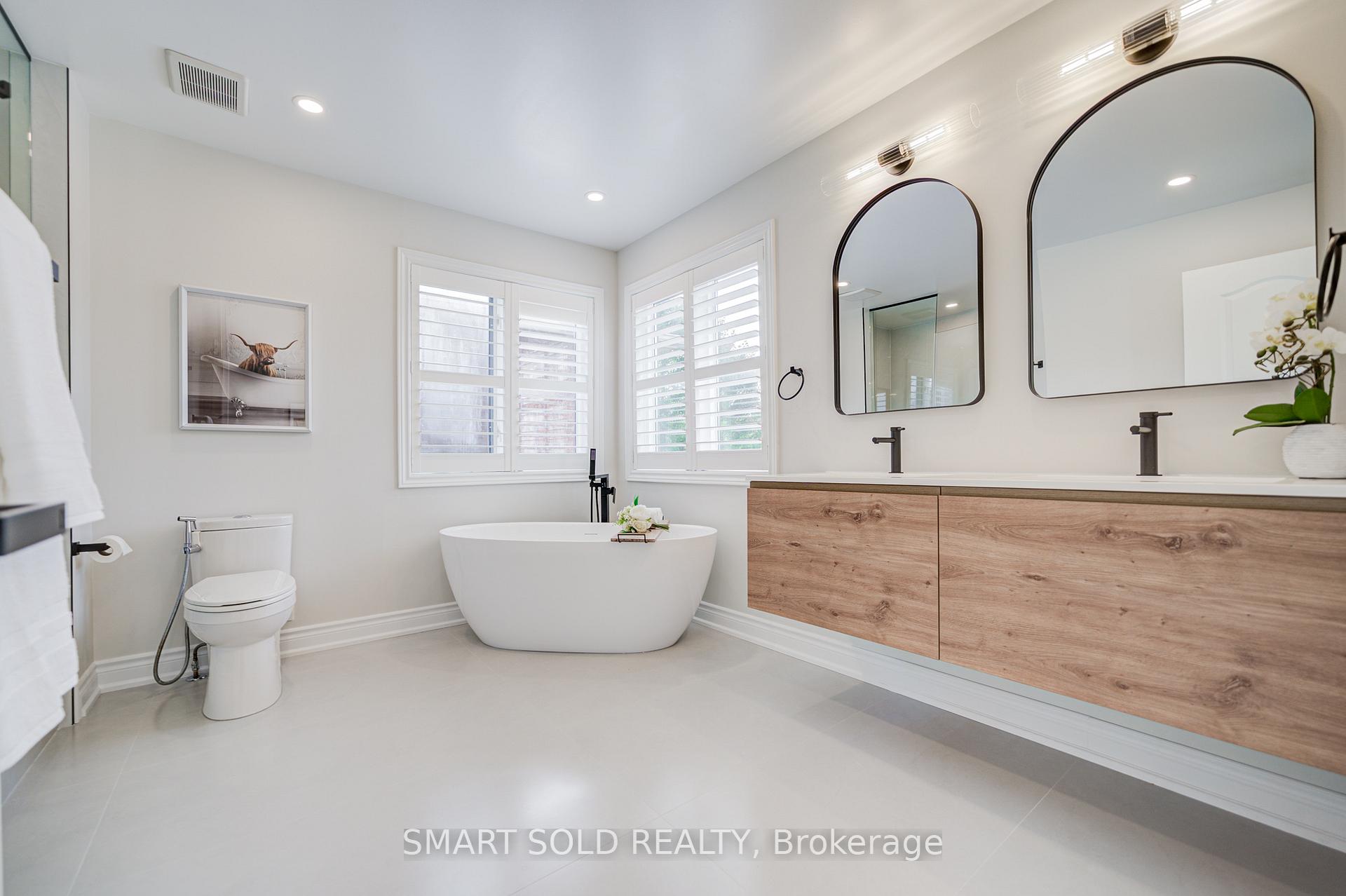 Photo 29 of 35 Bentoak Crescent, Vaughan, Patterson — HOMEH