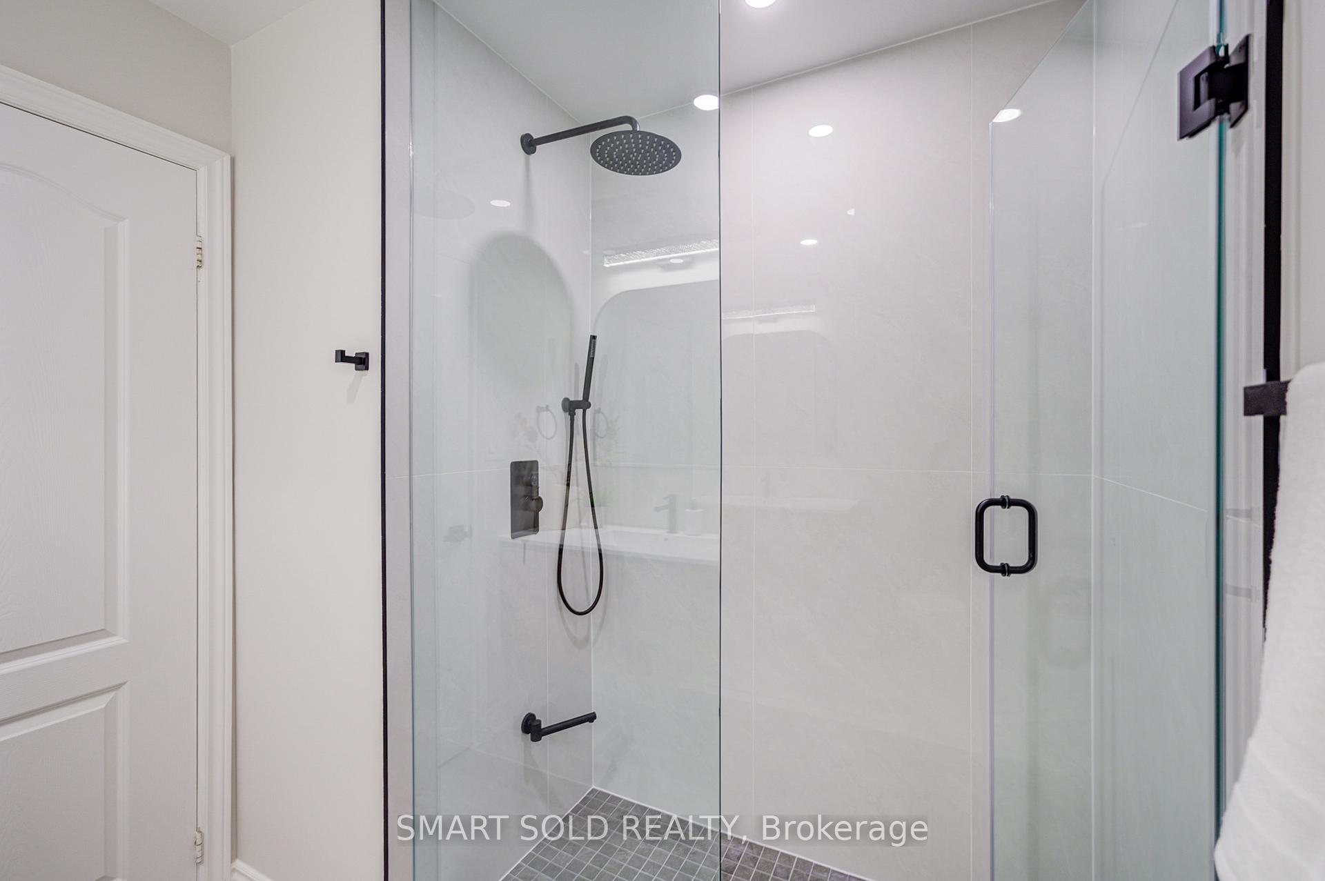 Photo 37 of 35 Bentoak Crescent, Vaughan, Patterson — HOMEH