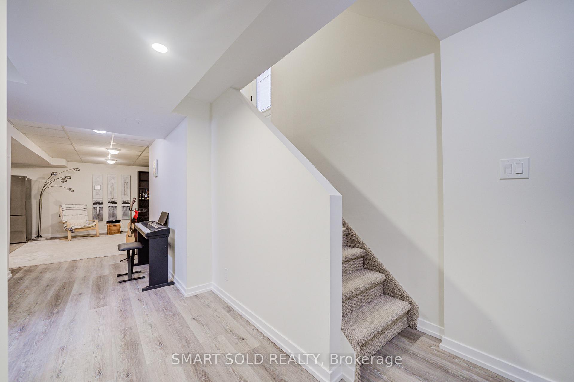 Photo 41 of 35 Bentoak Crescent, Vaughan, Patterson — HOMEH