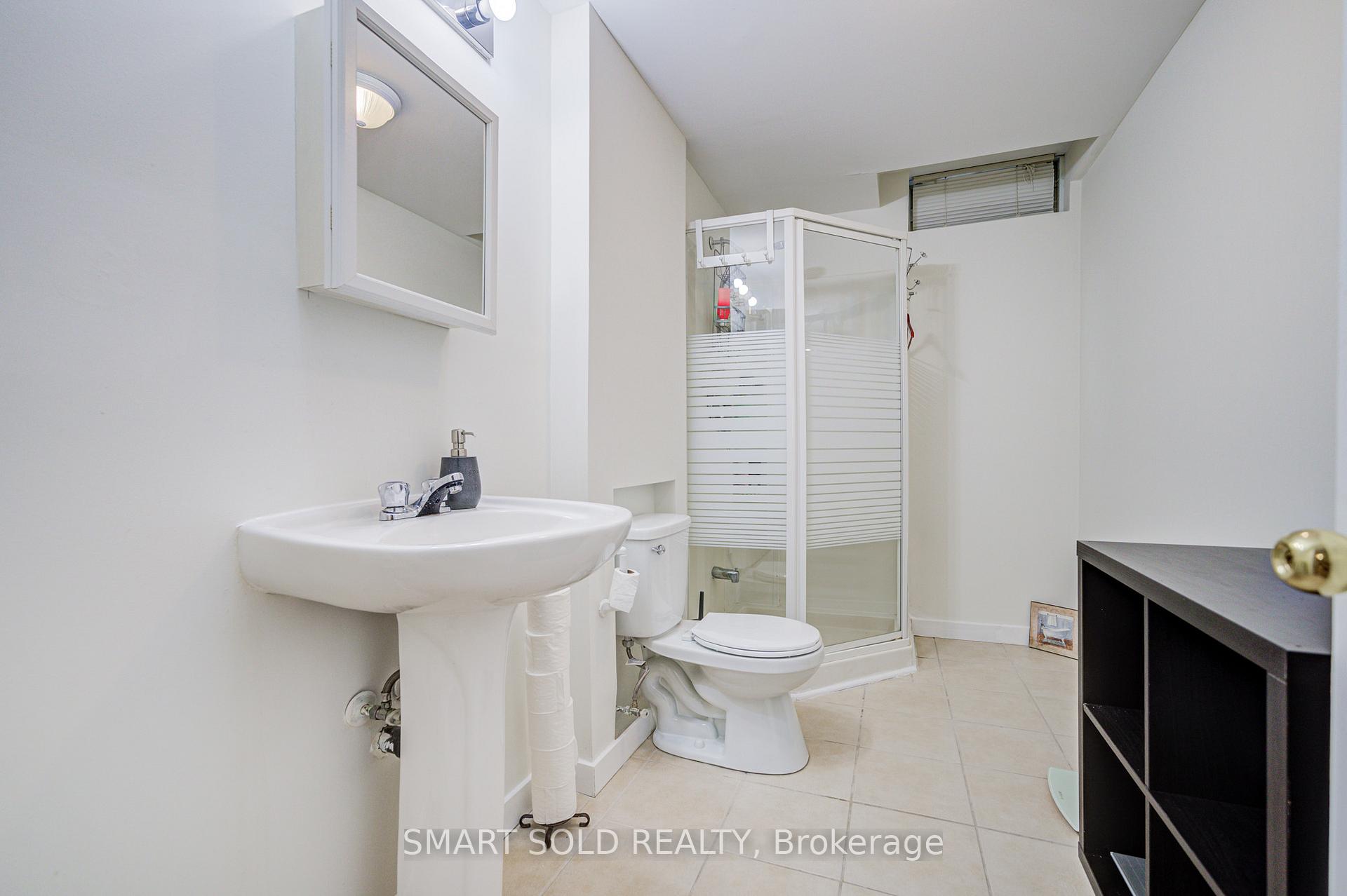 Photo 43 of 35 Bentoak Crescent, Vaughan, Patterson — HOMEH