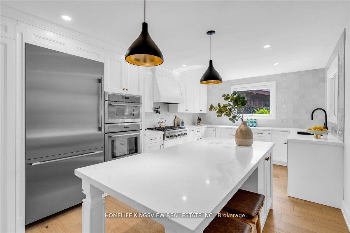 Photo 10 of 25 Sylvadene (Main & Upper) Parkway, Vaughan, East Woodbridge — HOMEH