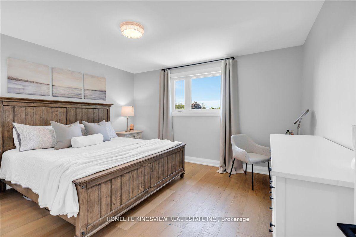 Photo 17 of 25 Sylvadene (Main & Upper) Parkway, Vaughan, East Woodbridge — HOMEH