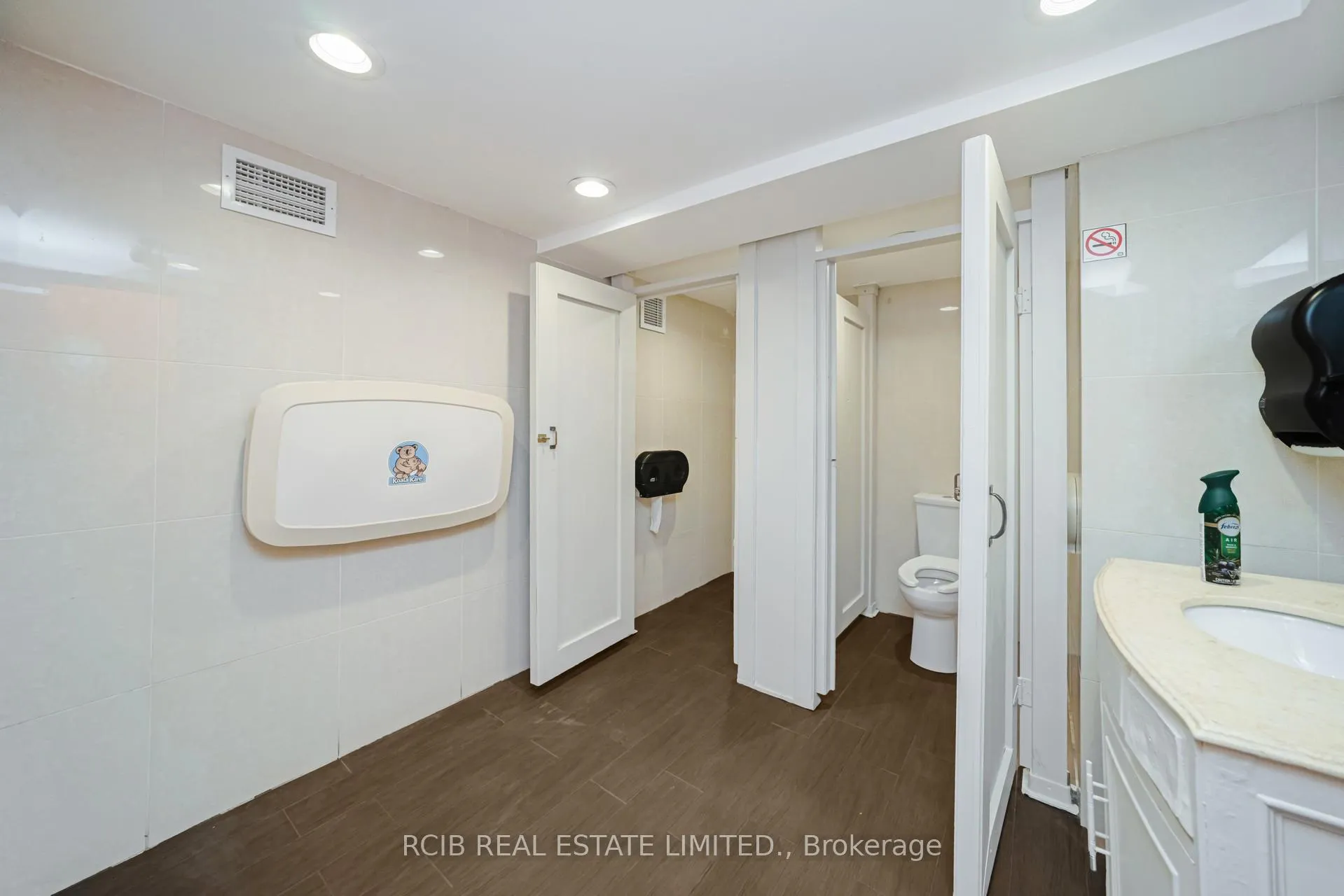 Photo 23 of Unit 109, 20 Burkebrook Pl, North York, Bridle Path-Sunnybrook-York Mills — HOMEH