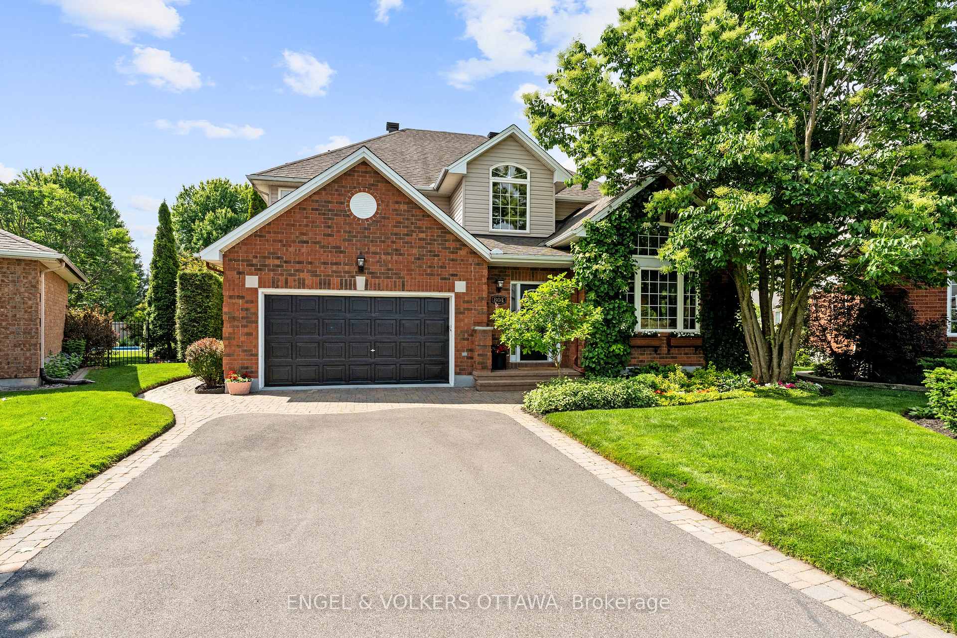 Photo 2 of 804 Covehead Crescent, Ottawa, Riverside South/Gloucester Glen — HOMEH